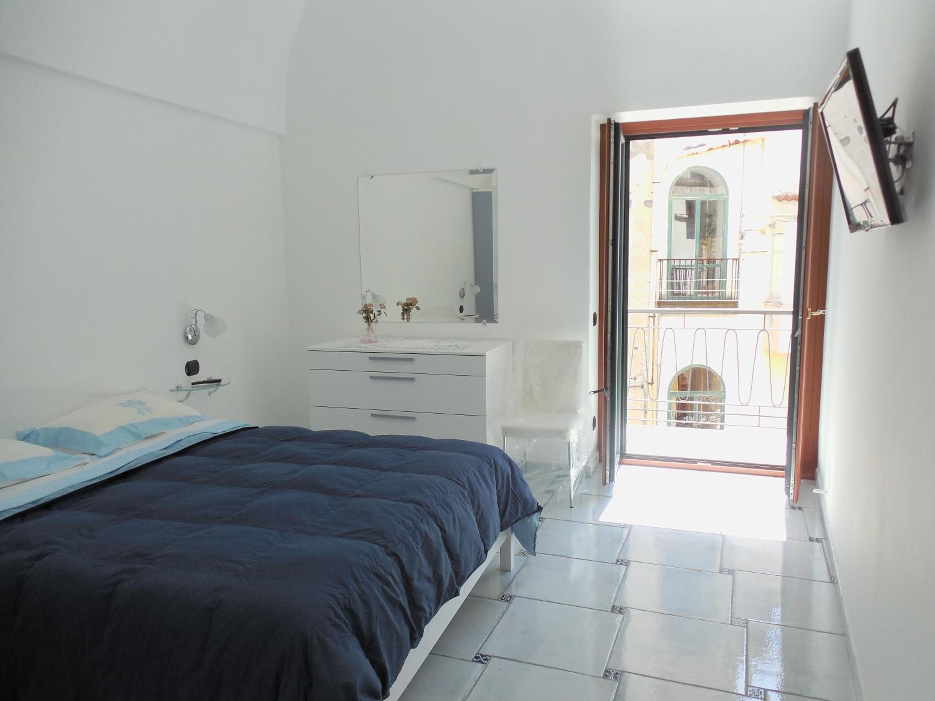 Two-Bedroom House - Photo 31