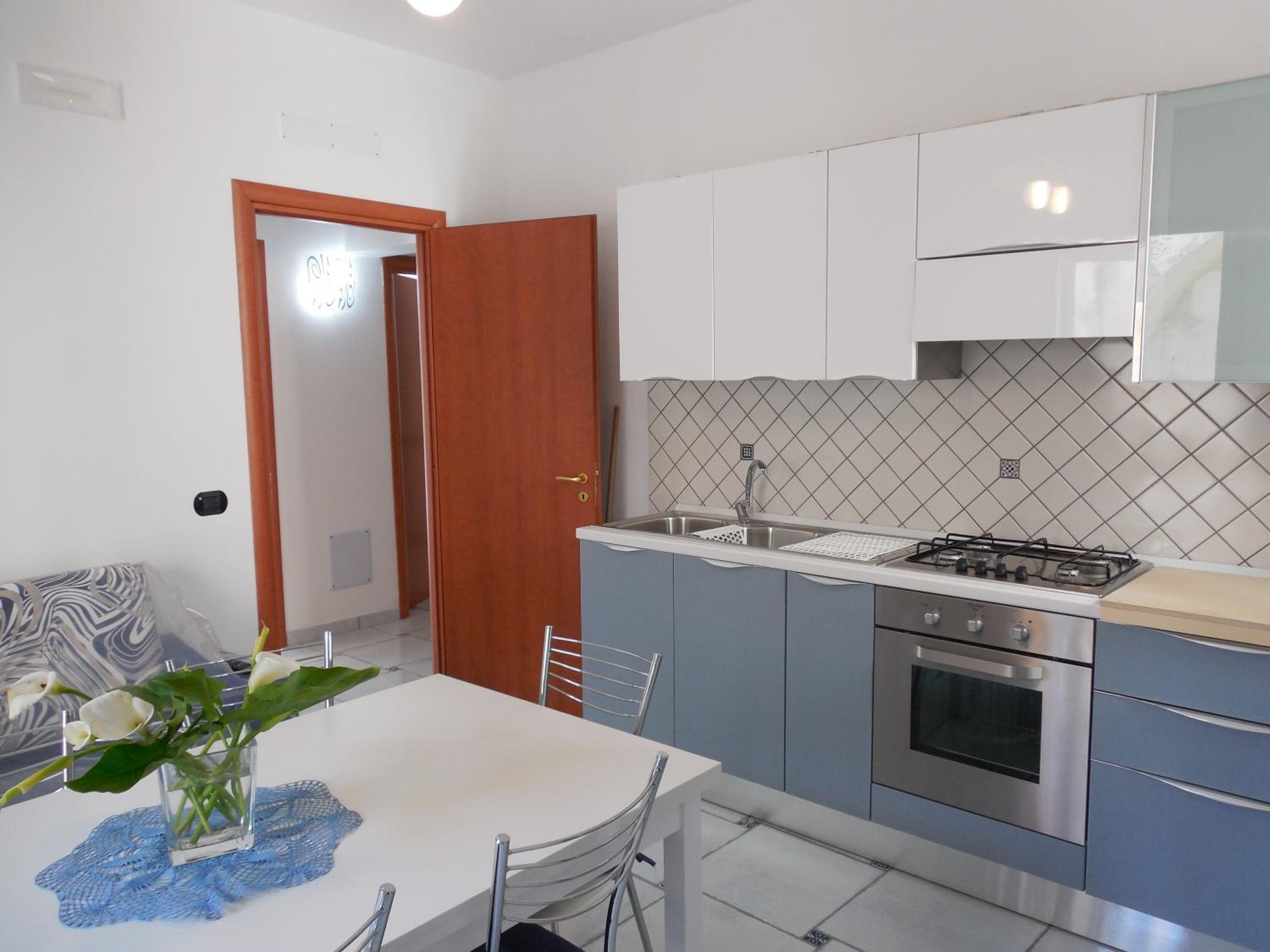 Two-Bedroom House - Photo 24