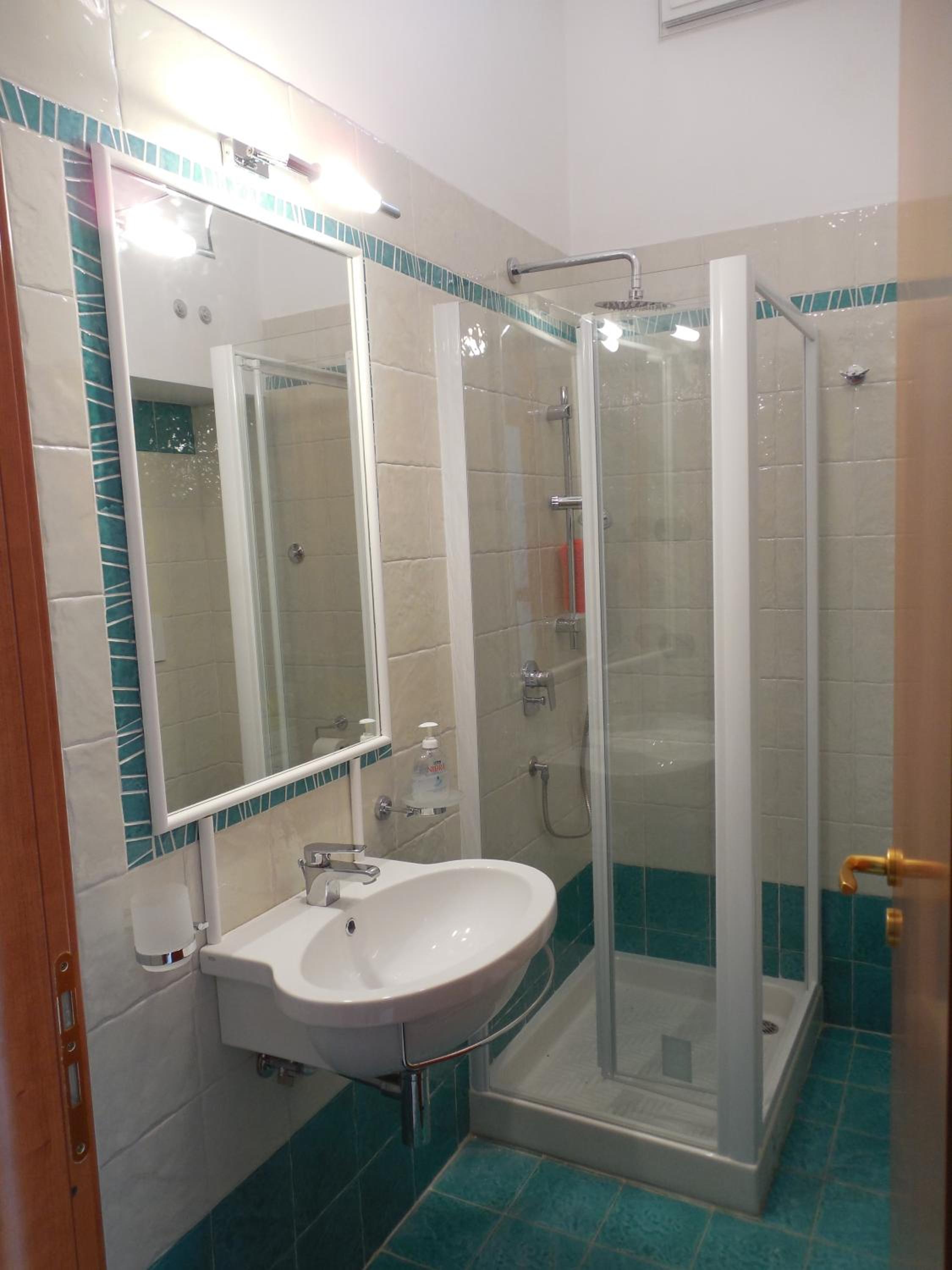 Two-Bedroom House - Photo 25