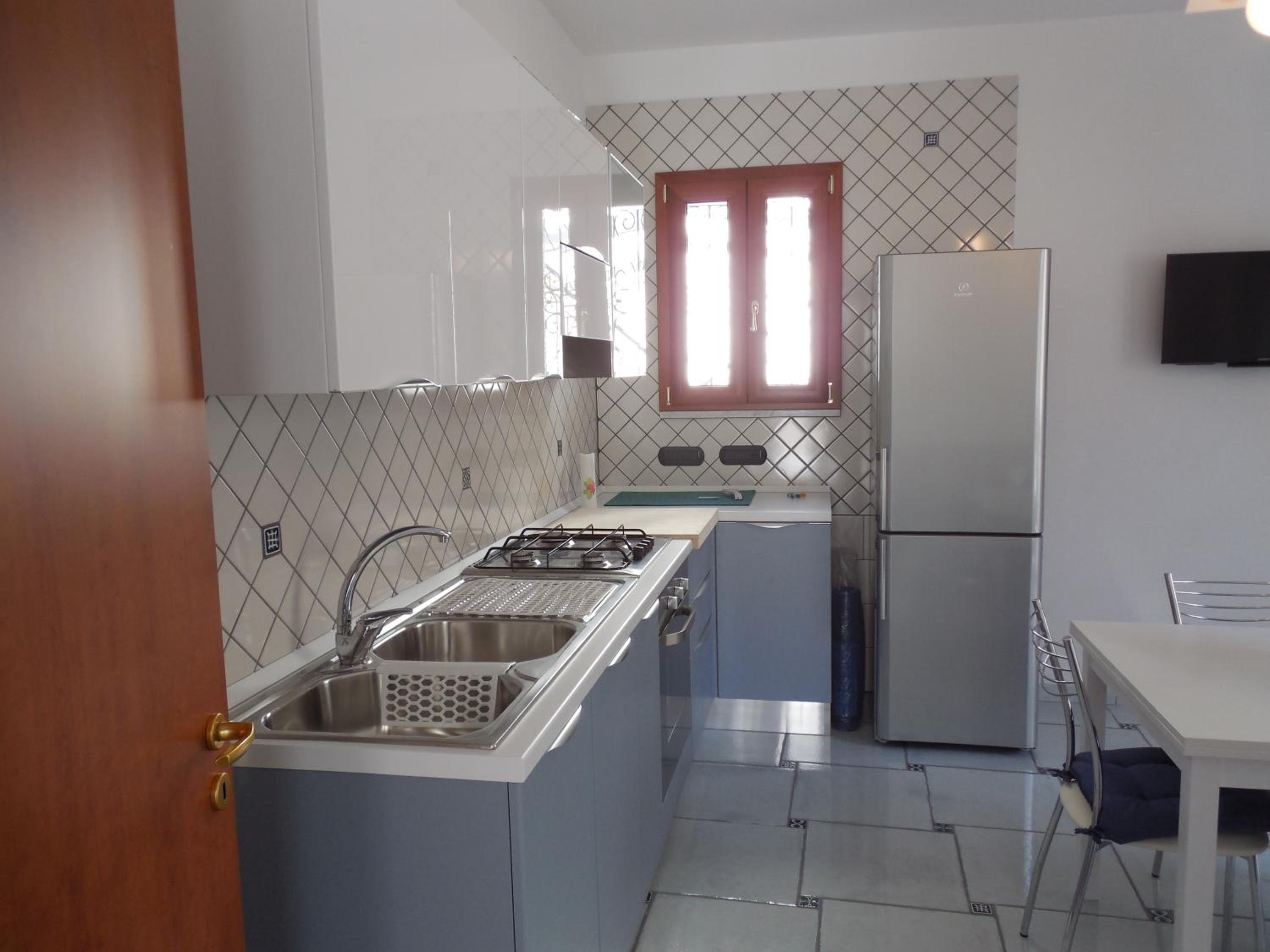 Two-Bedroom House - Photo 23
