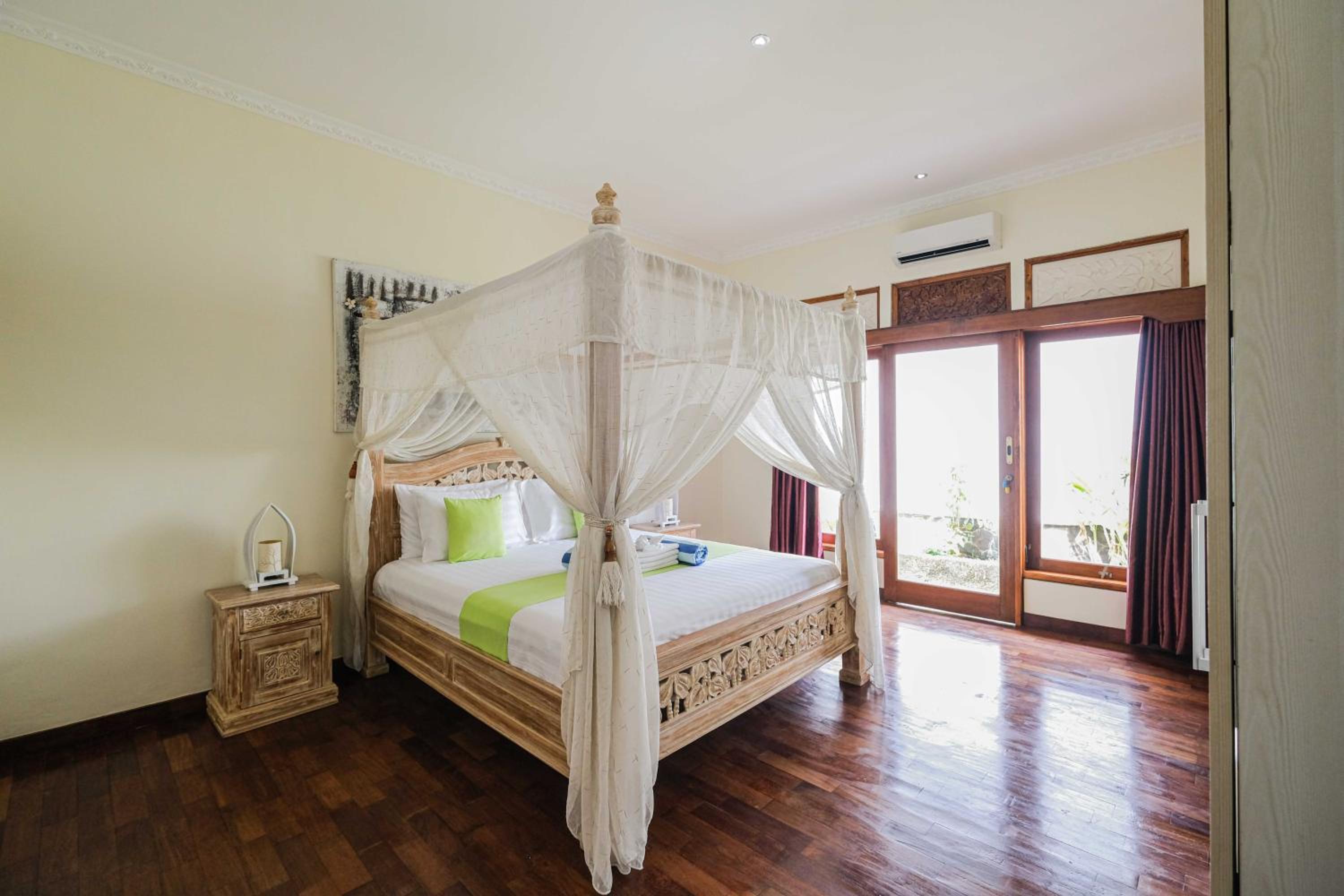 Three-Bedroom Villa - Photo 7