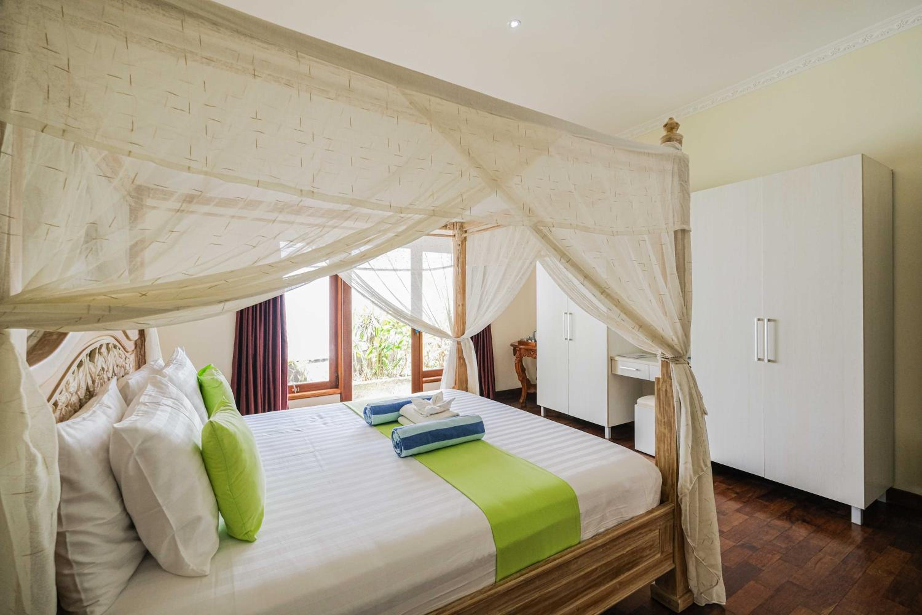 Three-Bedroom Villa - Photo 5