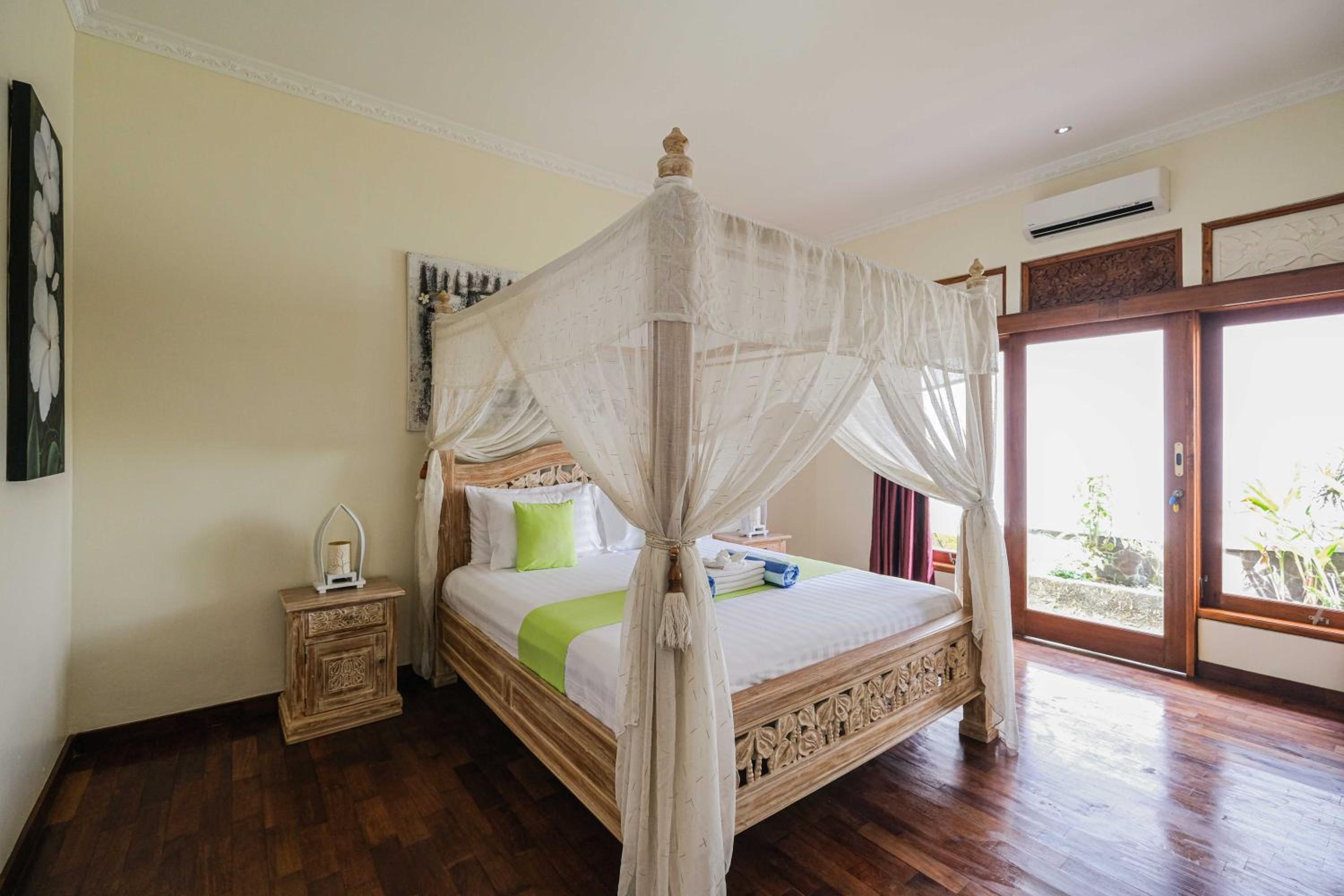 Three-Bedroom Villa - Photo 4