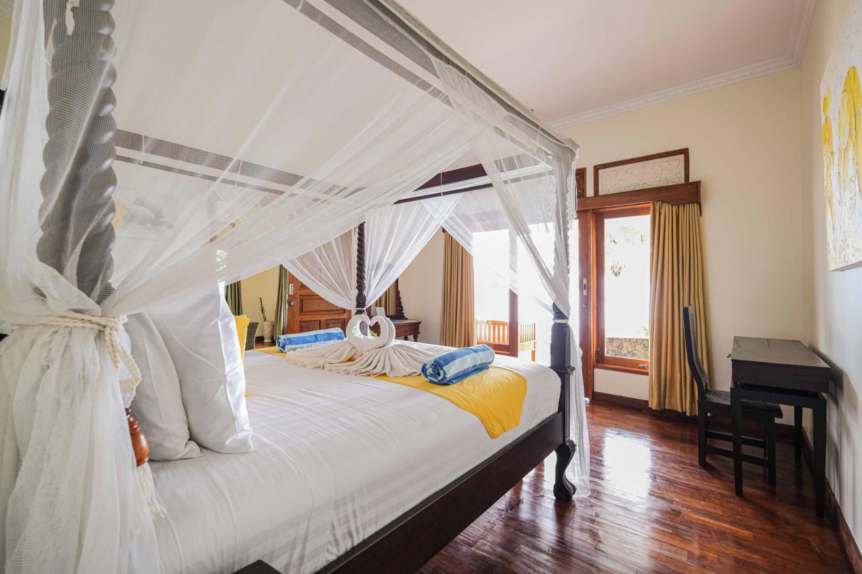 Three-Bedroom Villa - Photo 2