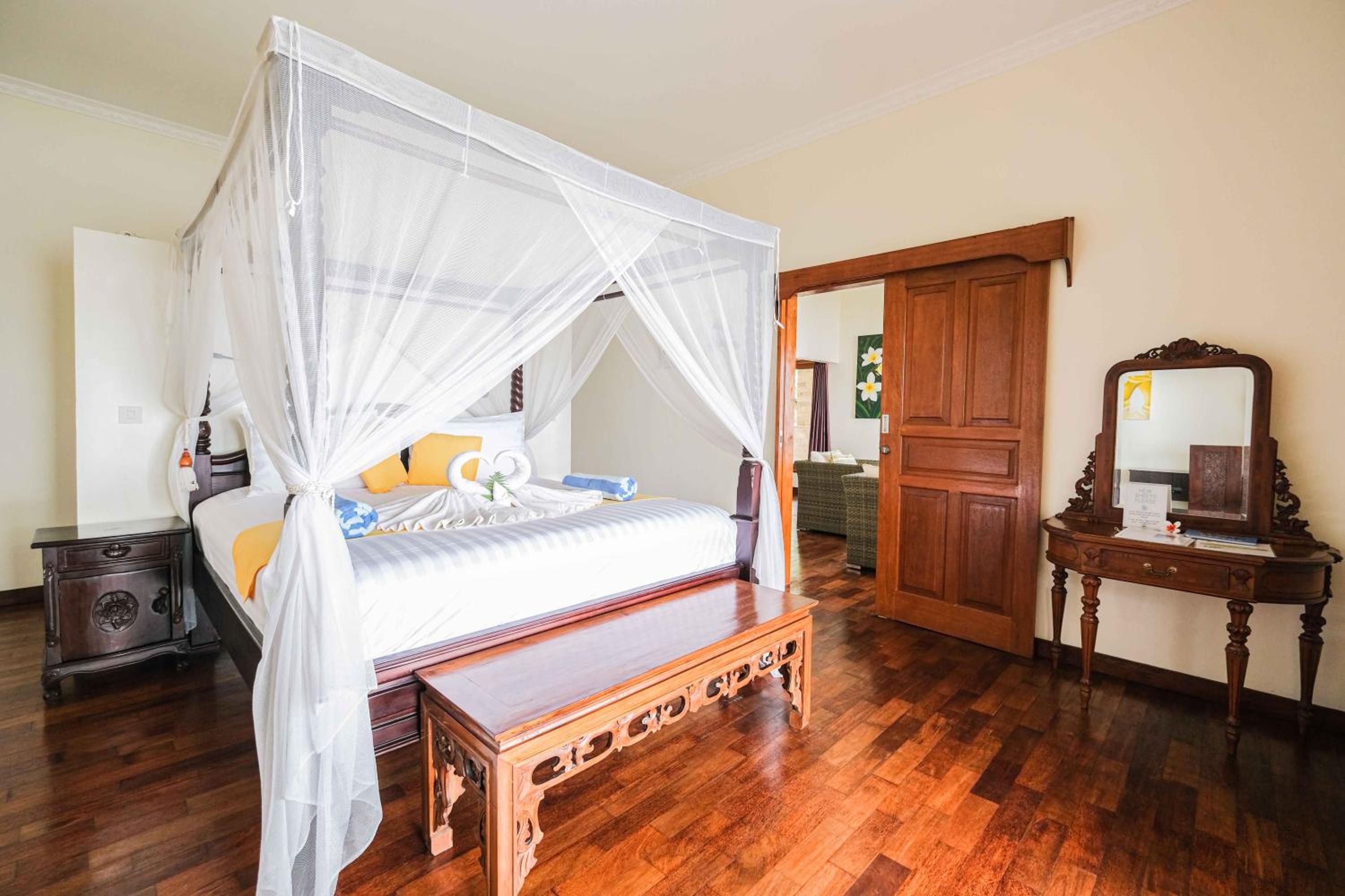 Three-Bedroom Villa - Photo 1