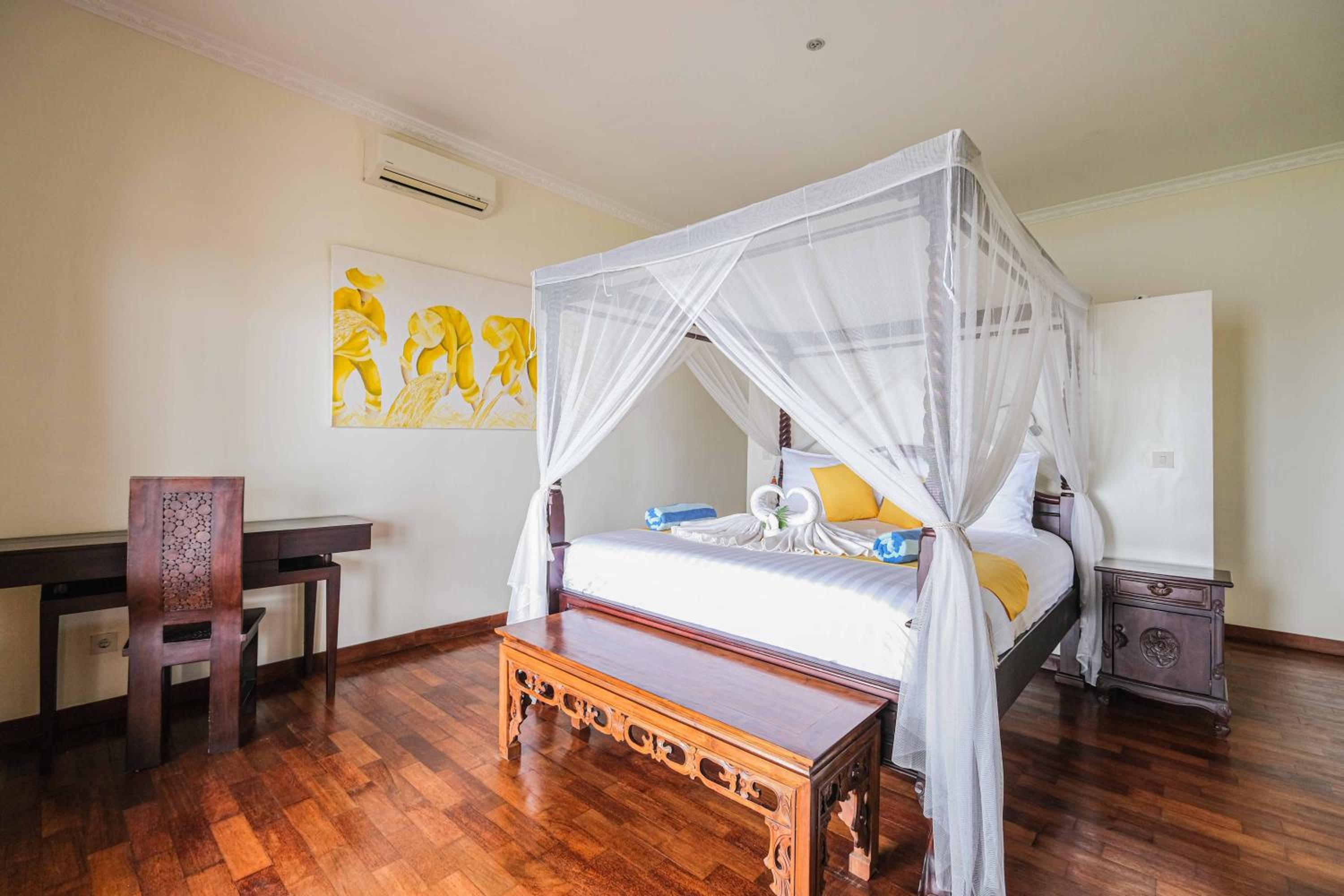 Three-Bedroom Villa - Photo 3