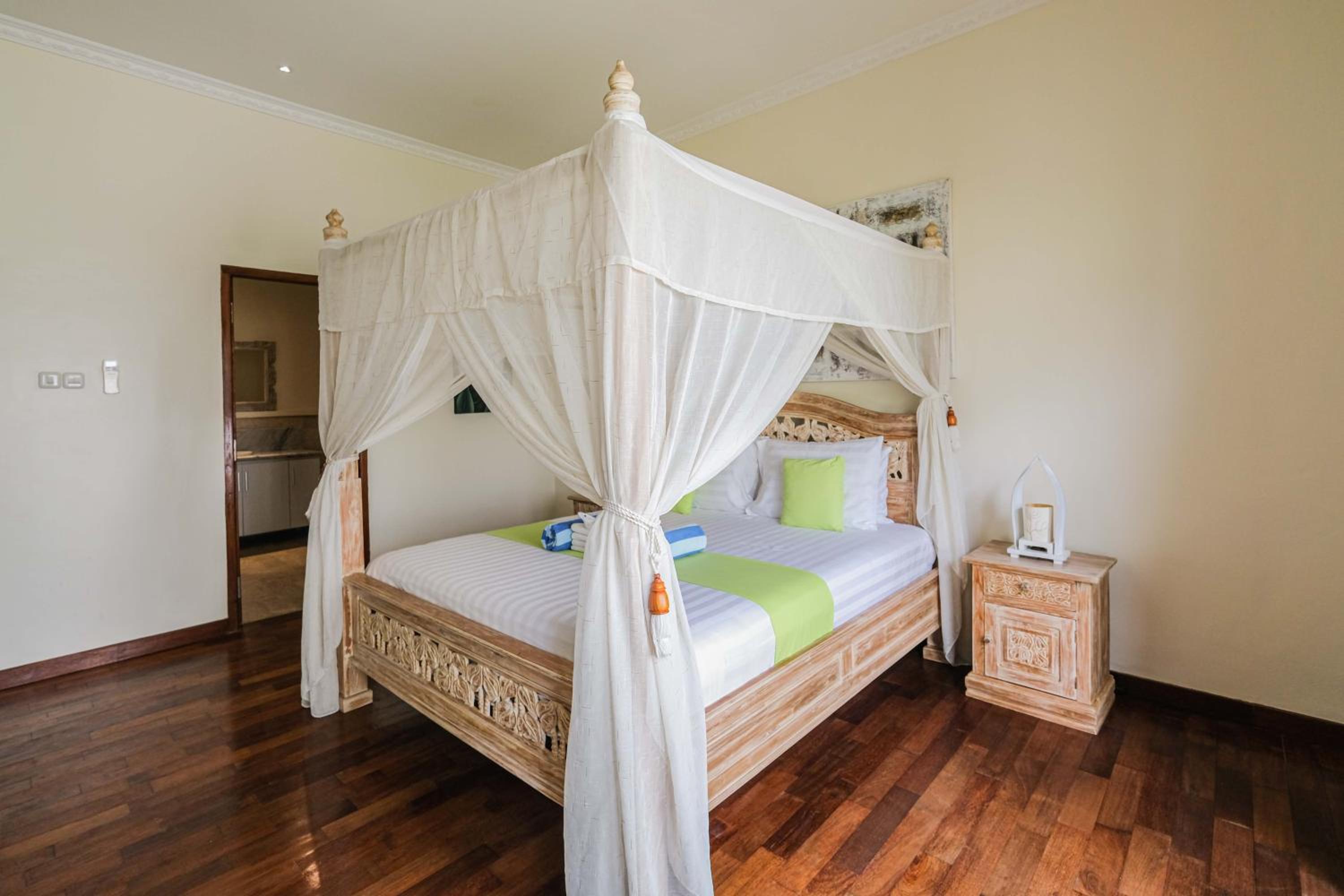 Three-Bedroom Villa - Photo 6