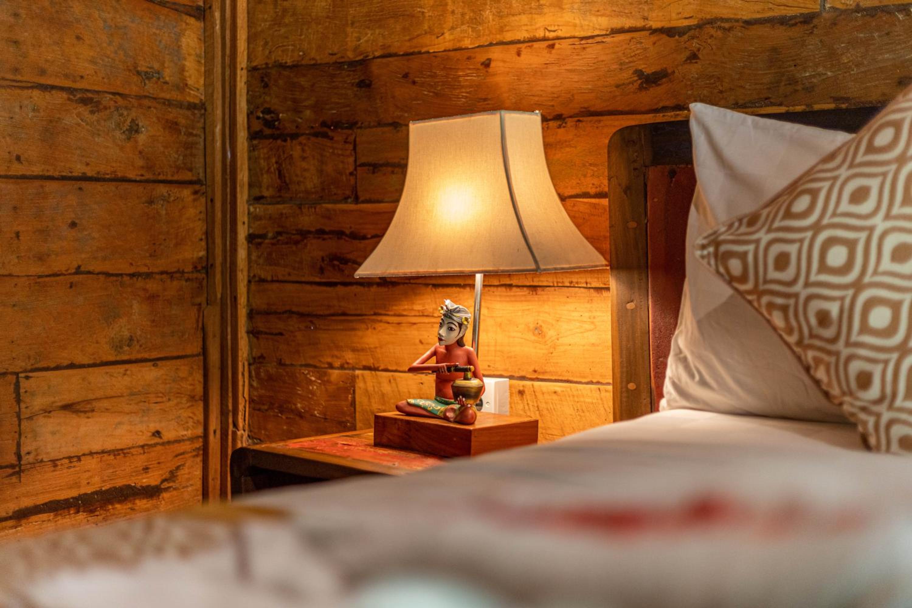 Deluxe Wooden Bungalow Double - Photo 18