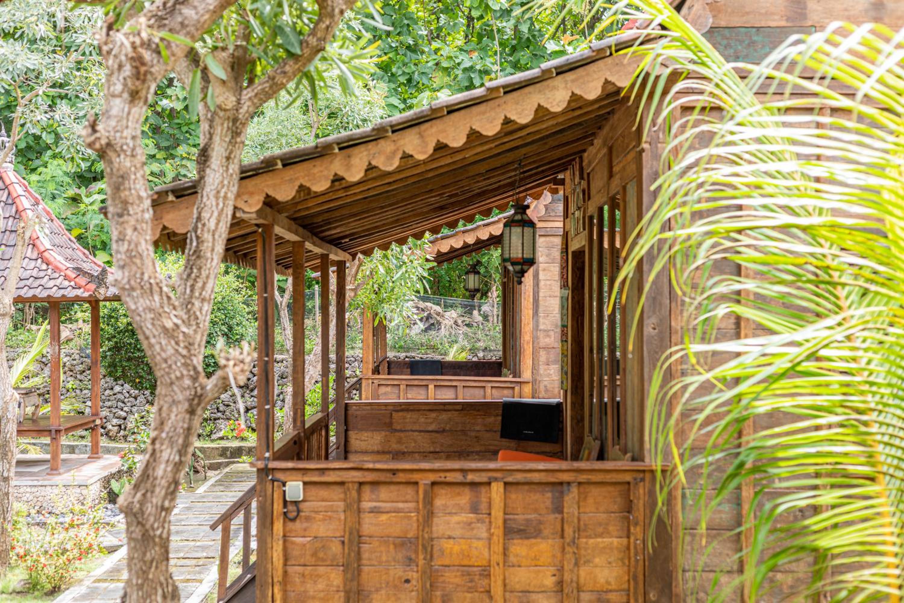 Deluxe Wooden Bungalow Double - Photo 15