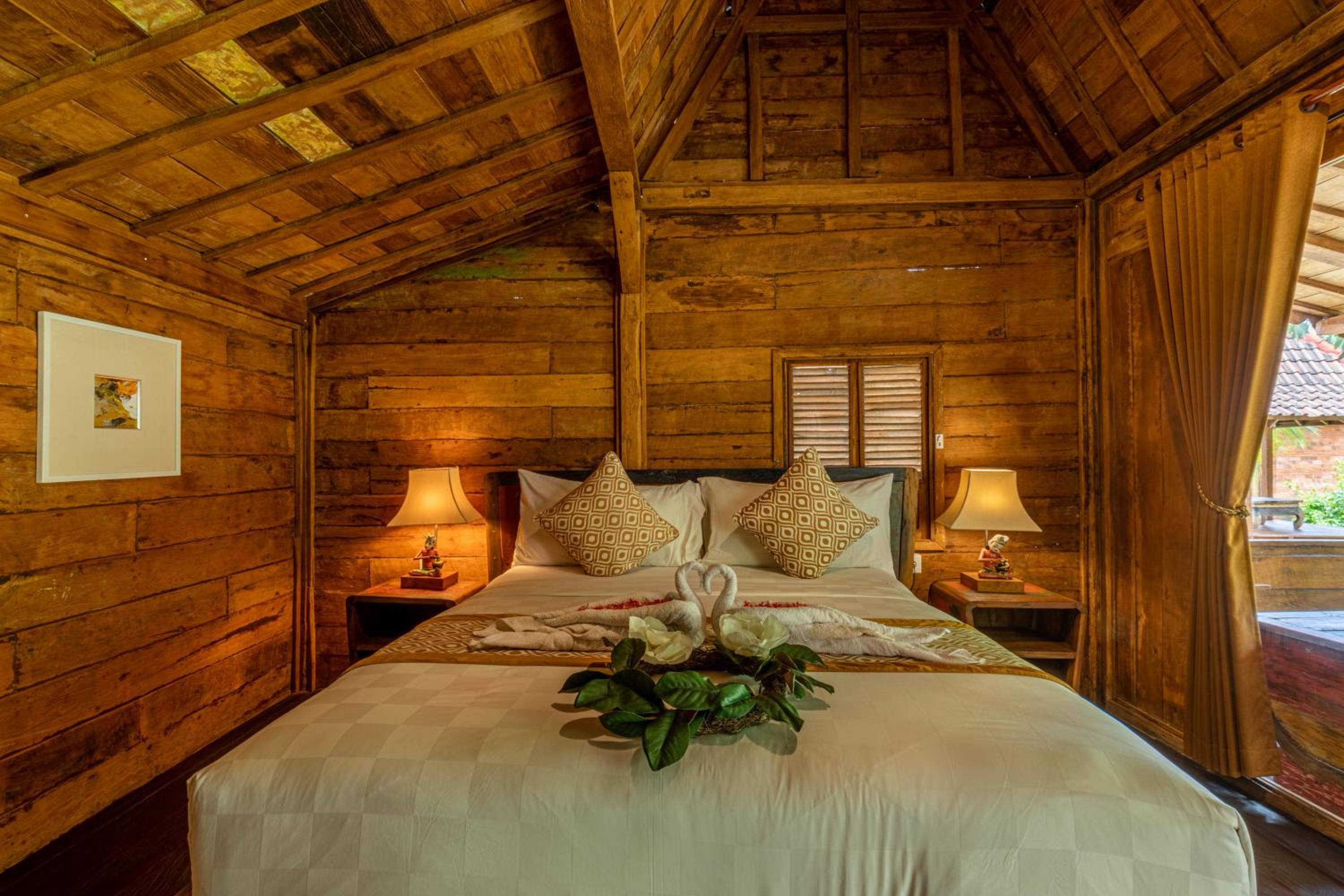 Deluxe Wooden Bungalow Double - Photo 14