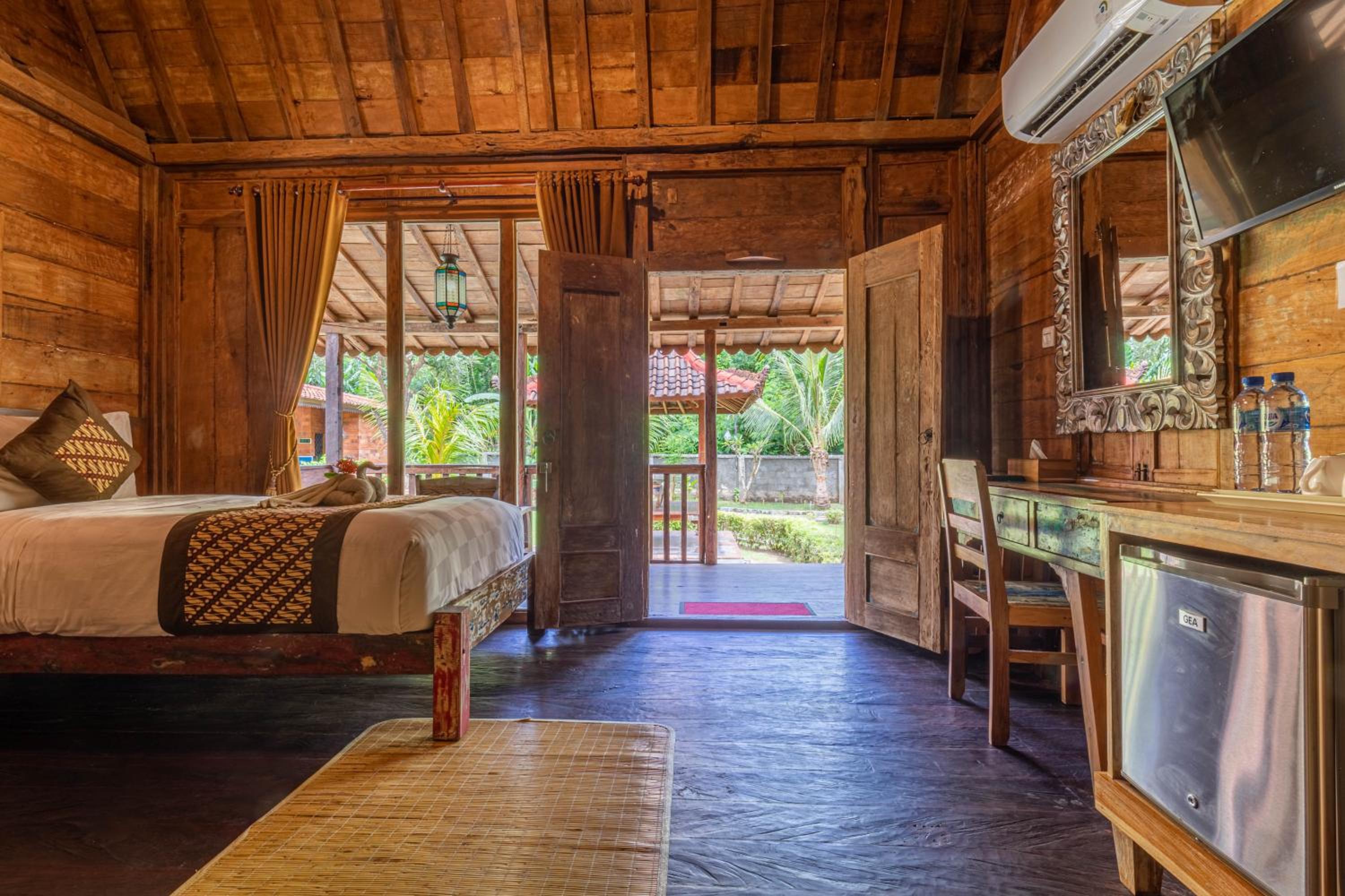 Deluxe Wooden Bungalow Double - Photo 9