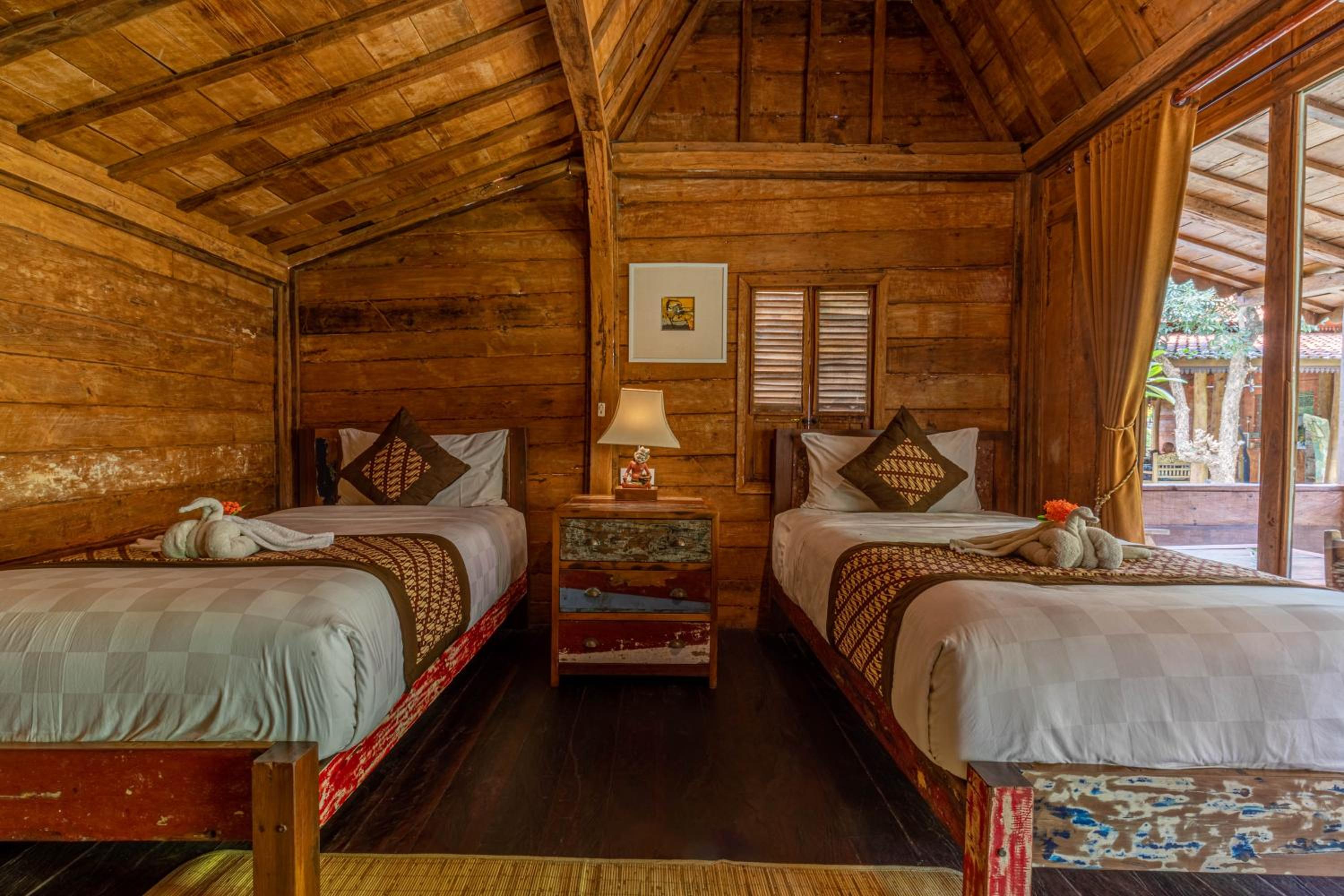 Deluxe Wooden Bungalow Twin - Photo 10