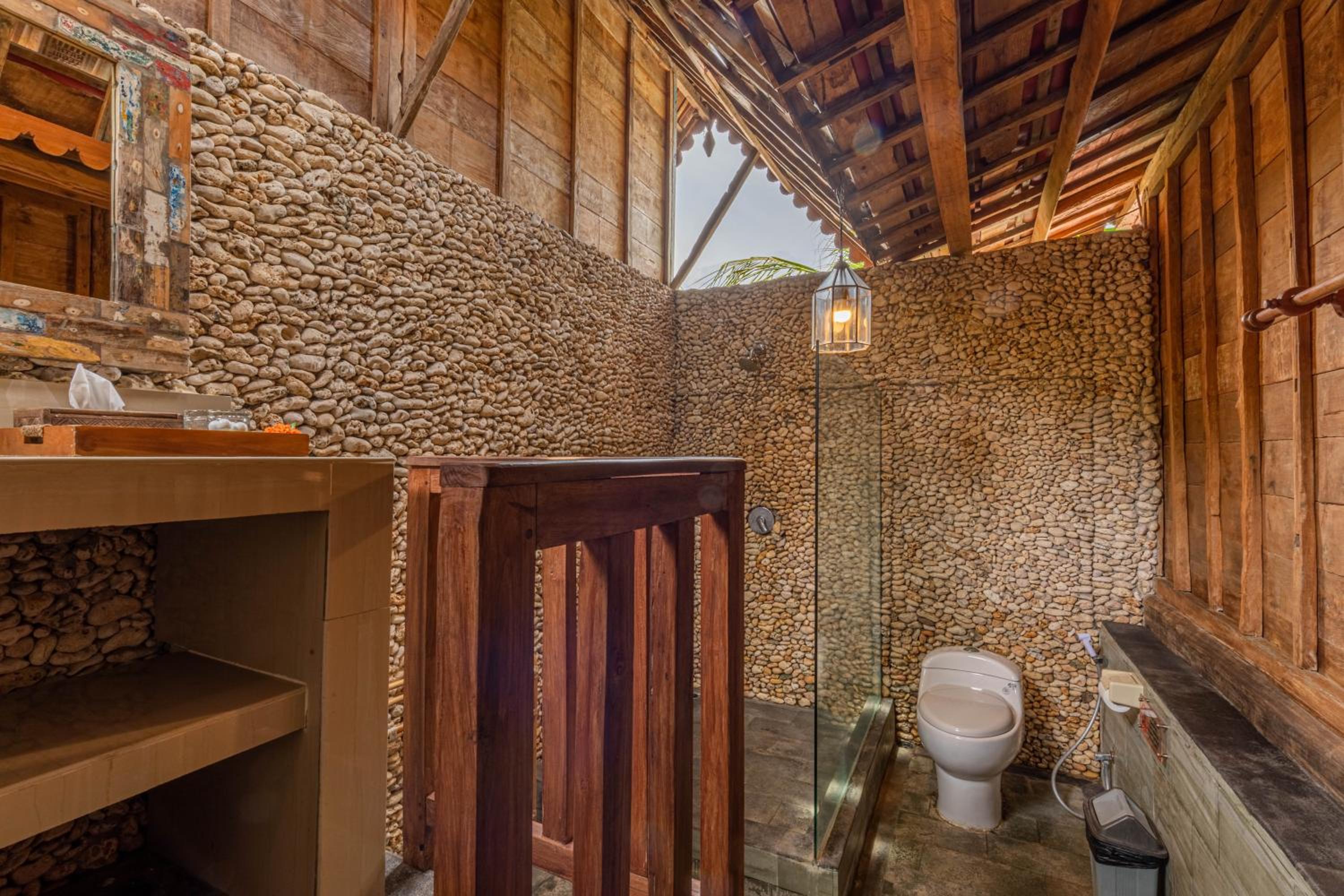 Deluxe Wooden Bungalow Double - Photo 12