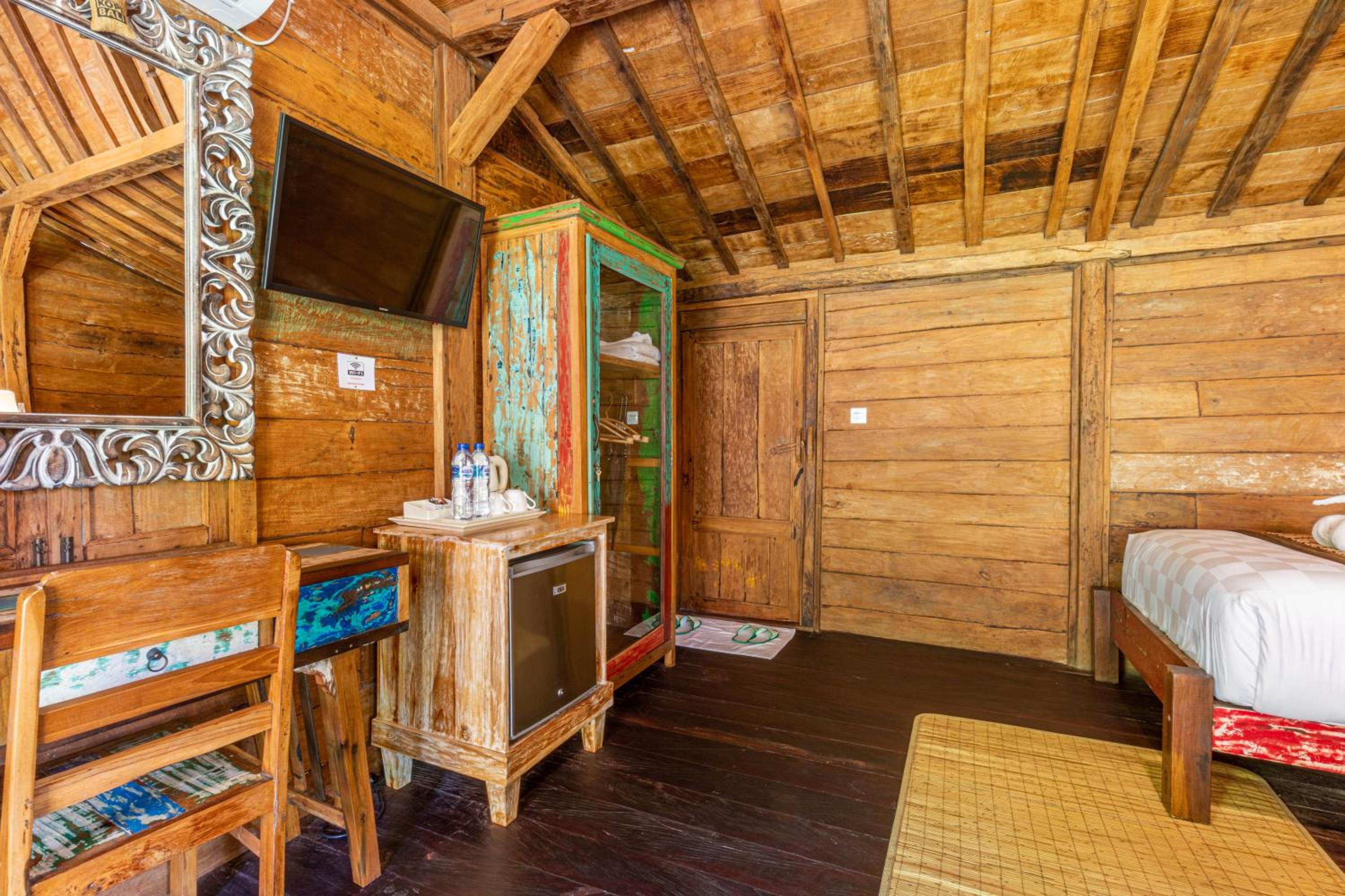 Deluxe Wooden Bungalow Double - Photo 11
