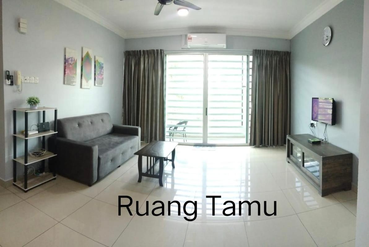 Three-Bedroom Apartment photo 2