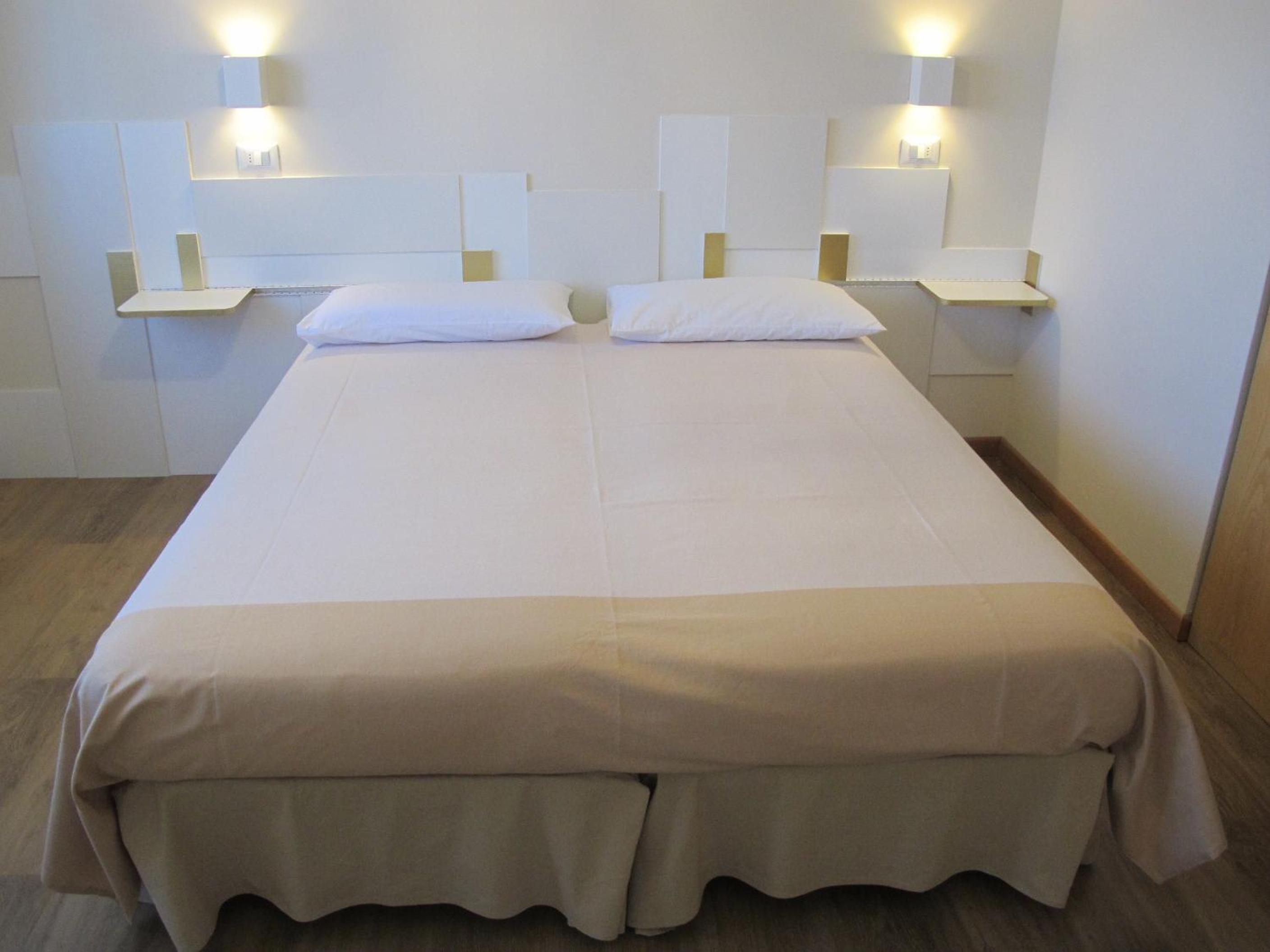Double or Twin Room with Garden View photo 2