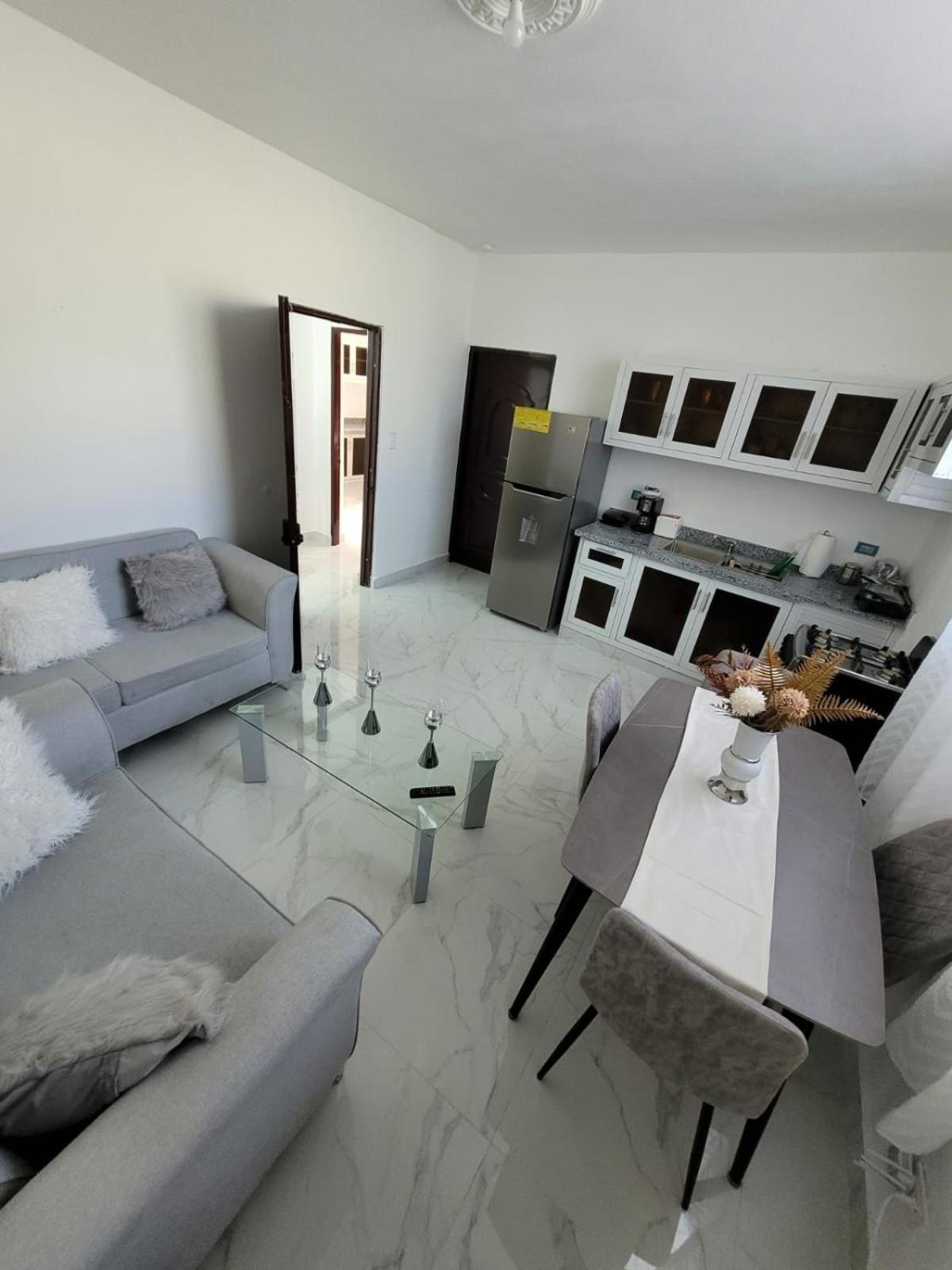 One-Bedroom Apartment photo 1