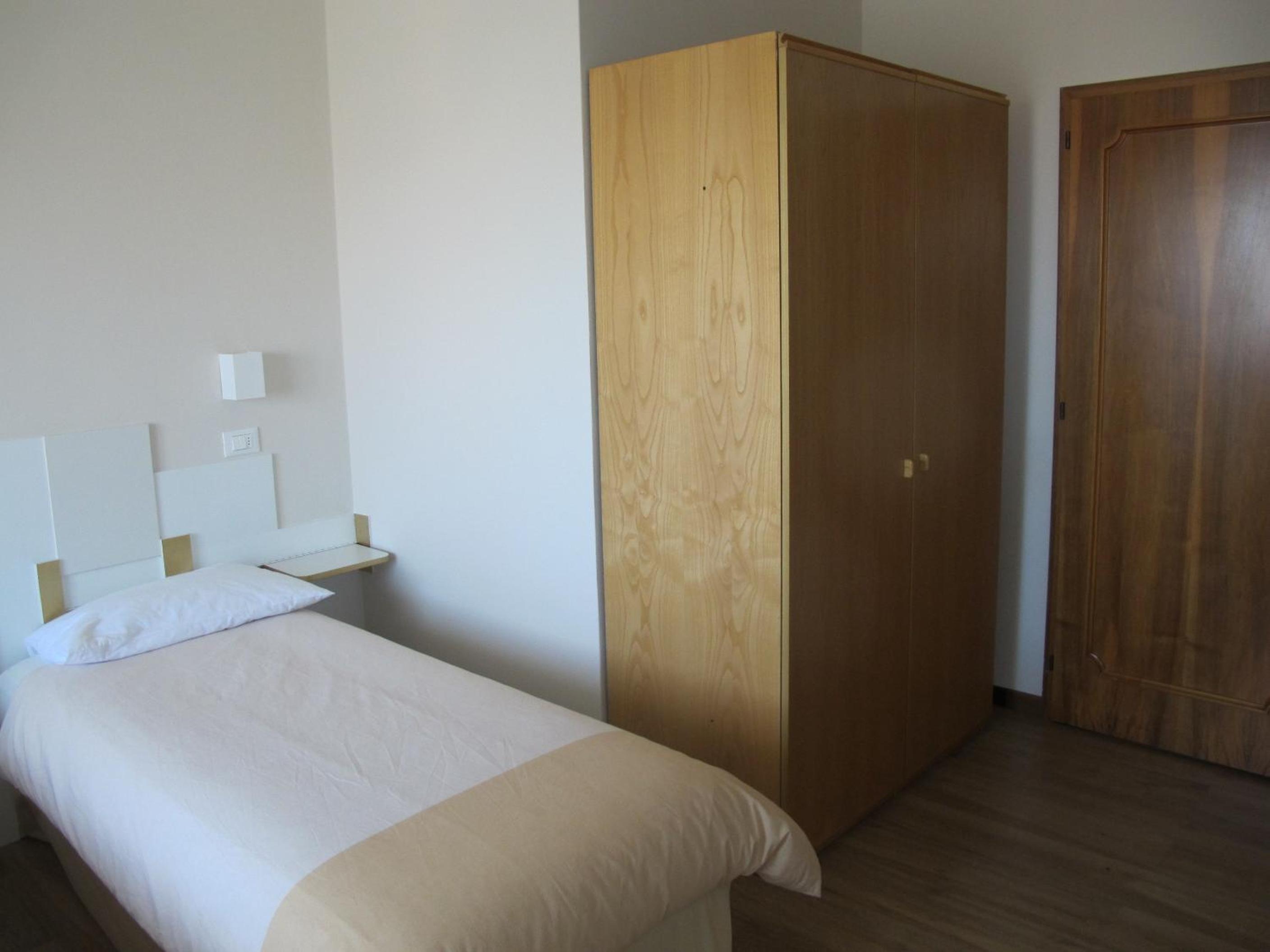Double or Twin Room with Garden View photo 3