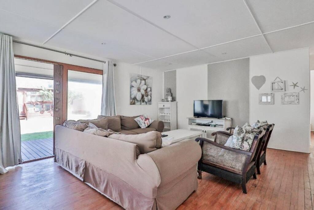 Three-Bedroom House photo 1