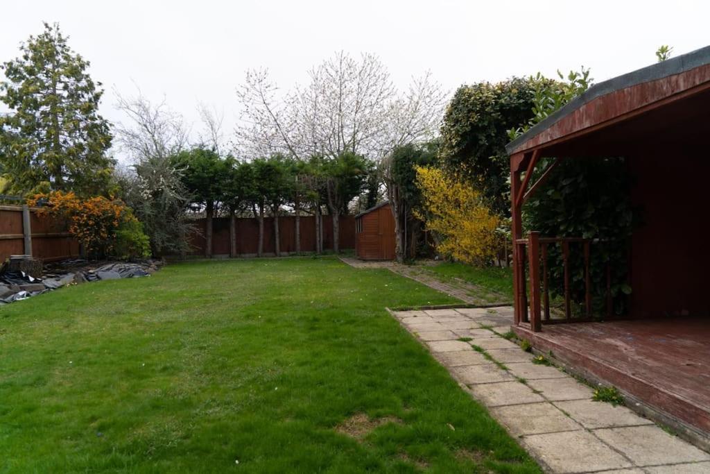 Five-Bedroom House photo 2