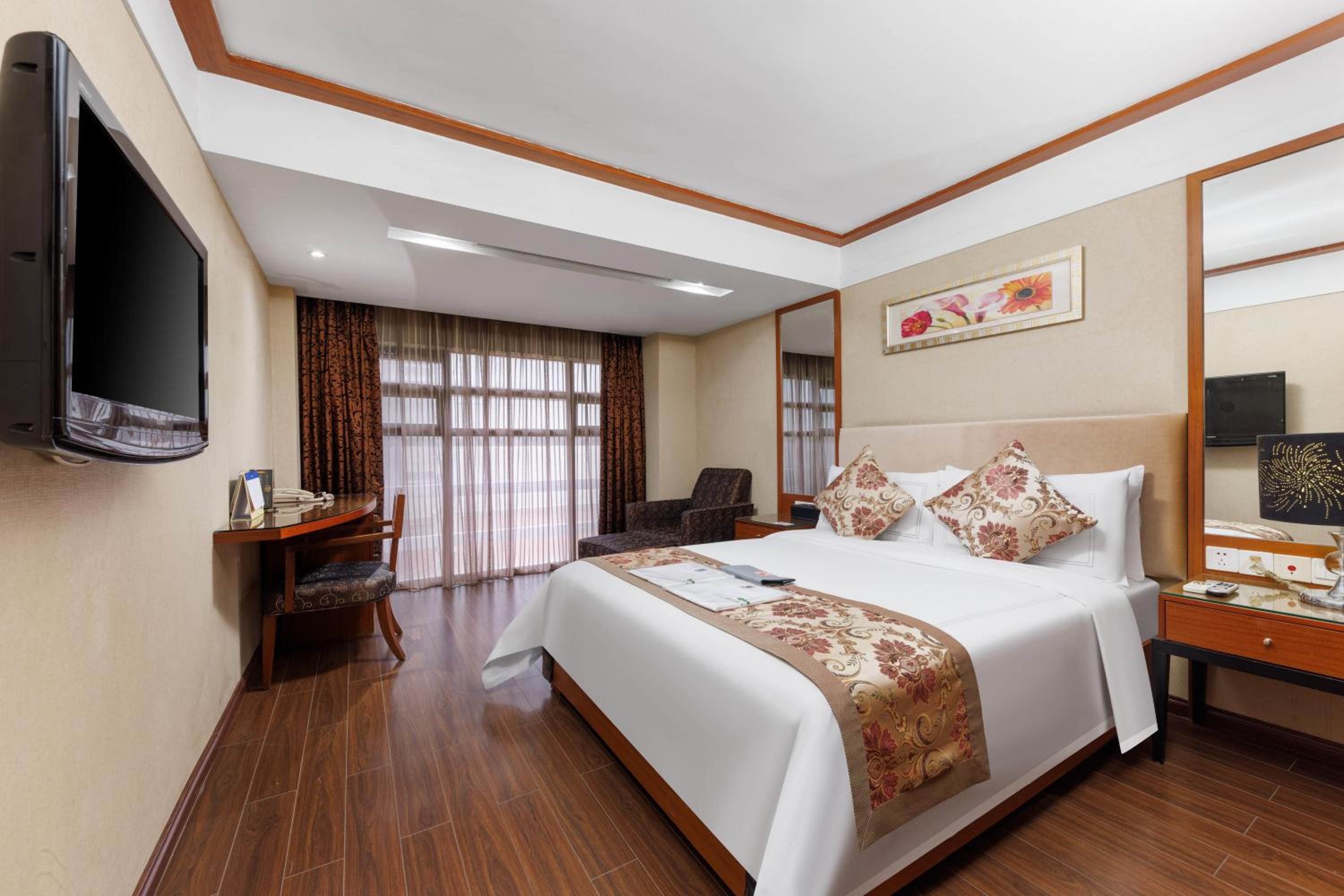 Deluxe Duplex King Suite