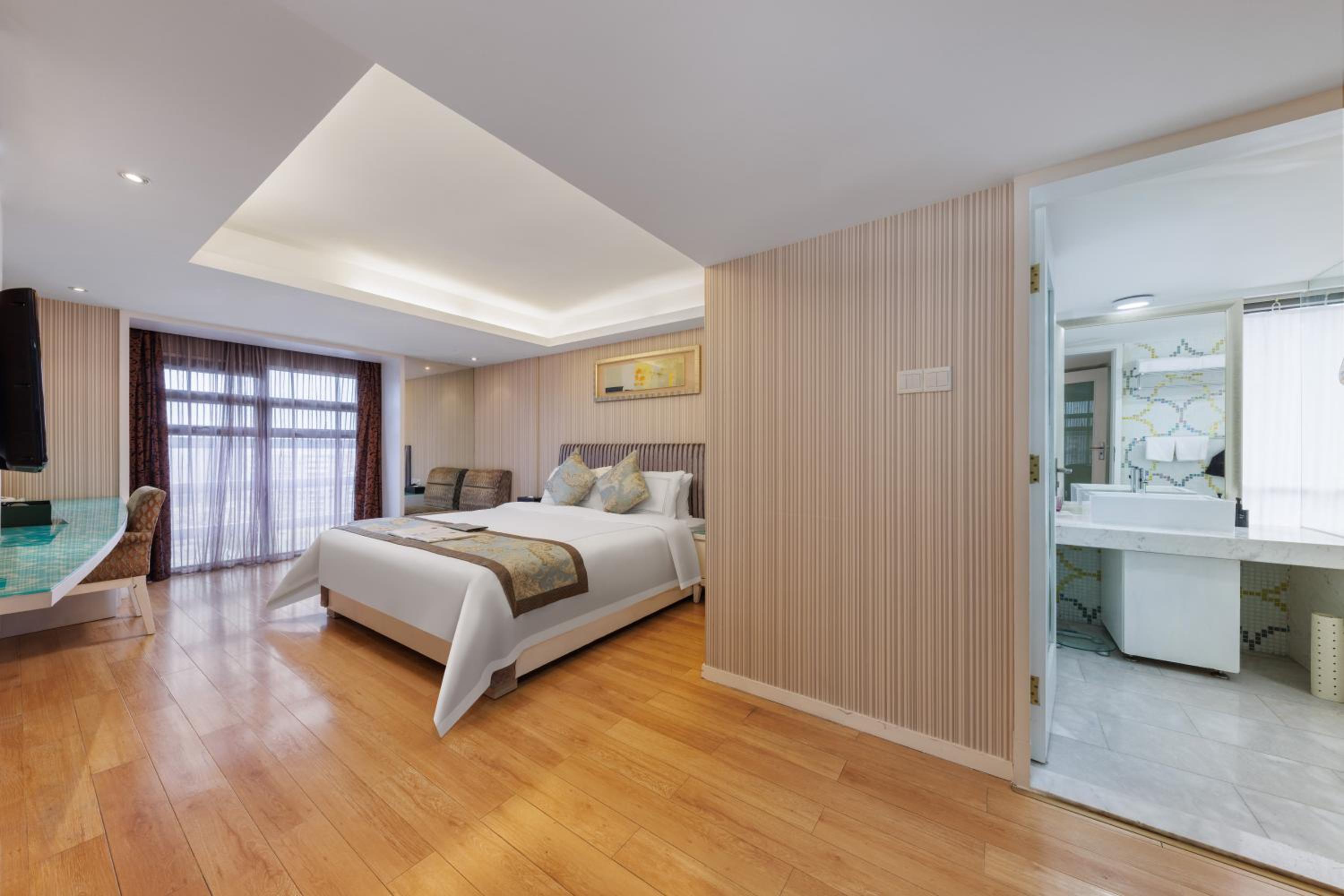 Deluxe Two Bedroom Deplex Suite
