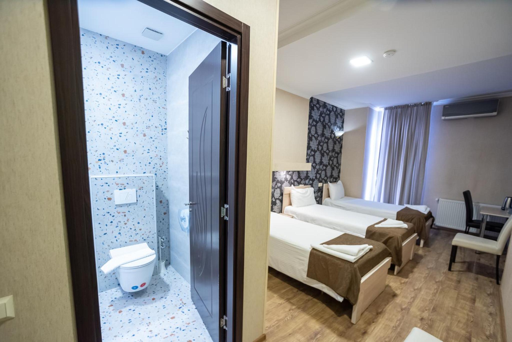 Standard Triple Room photo 2