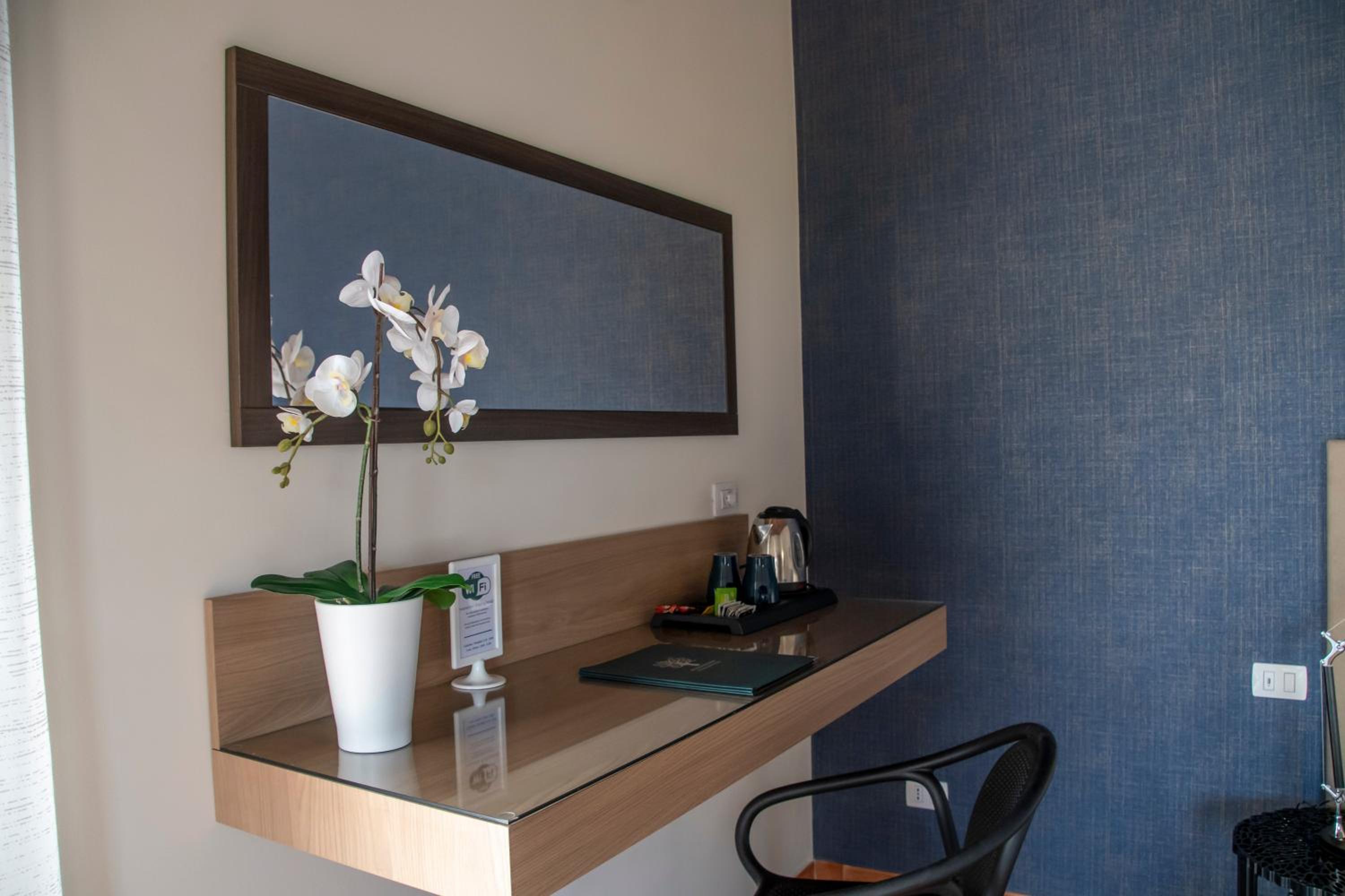 Deluxe Suite with Sea View photo 3