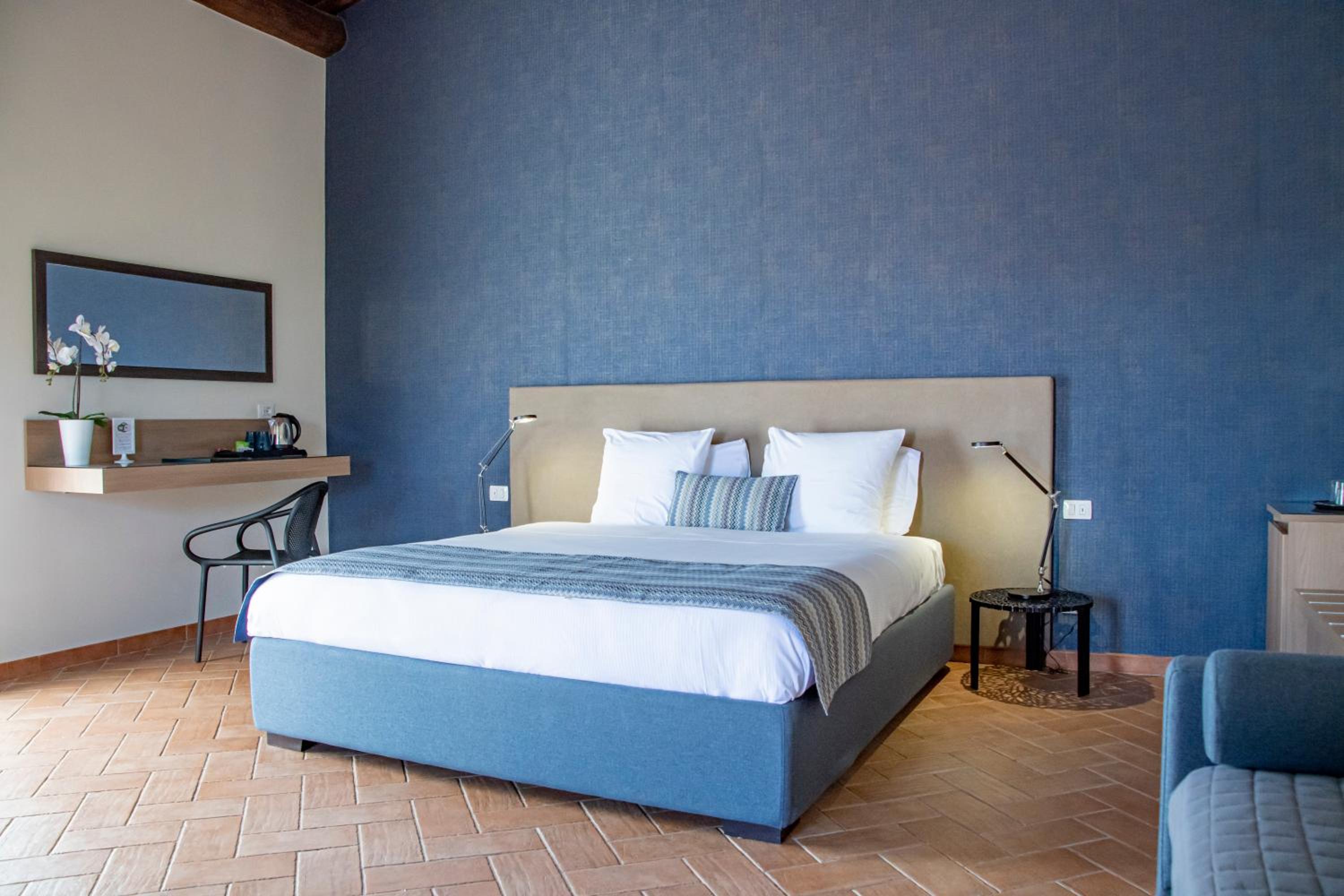 Deluxe Suite with Sea View photo 1
