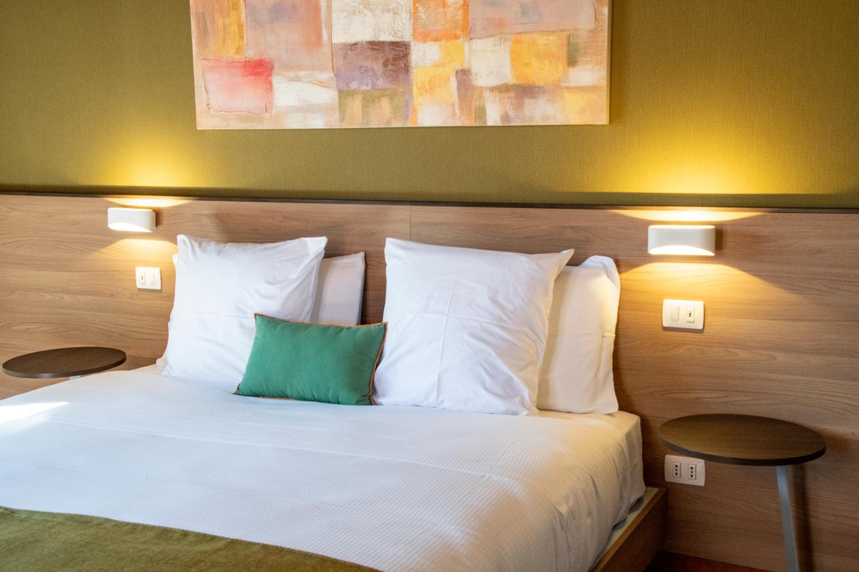 Deluxe Double or Twin Room photo 2