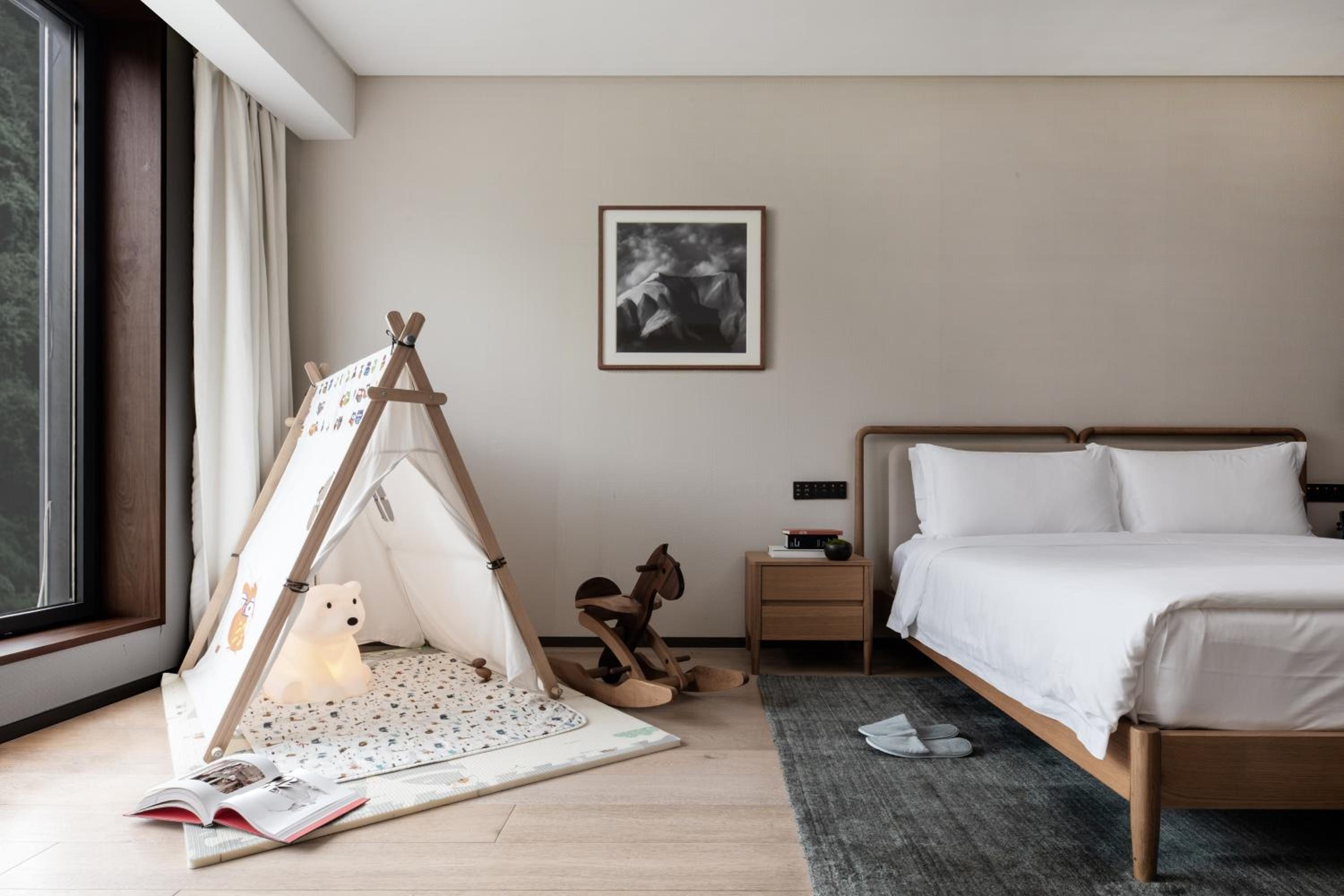 Family Room with Kids Tent-Free MiniBar and Free daily afternoon tea photo 1