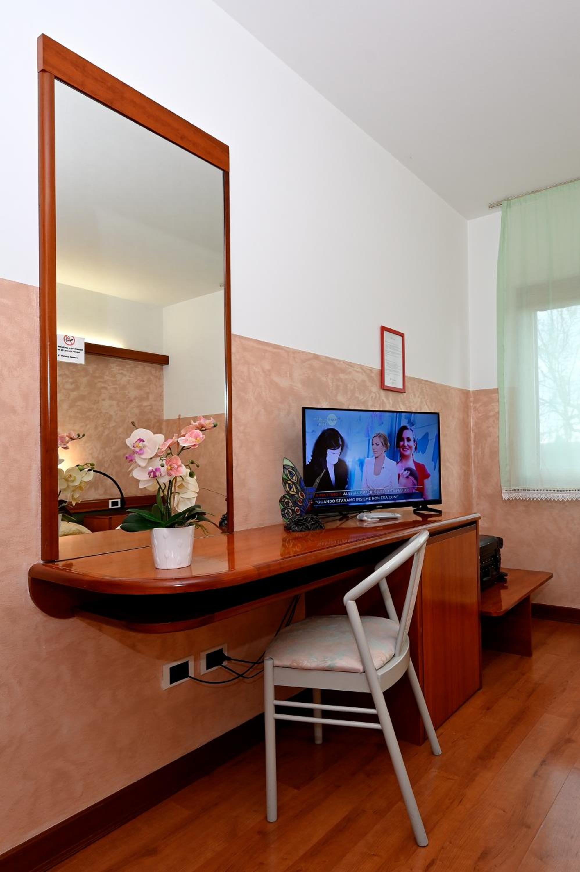 Double or Twin Room photo 3