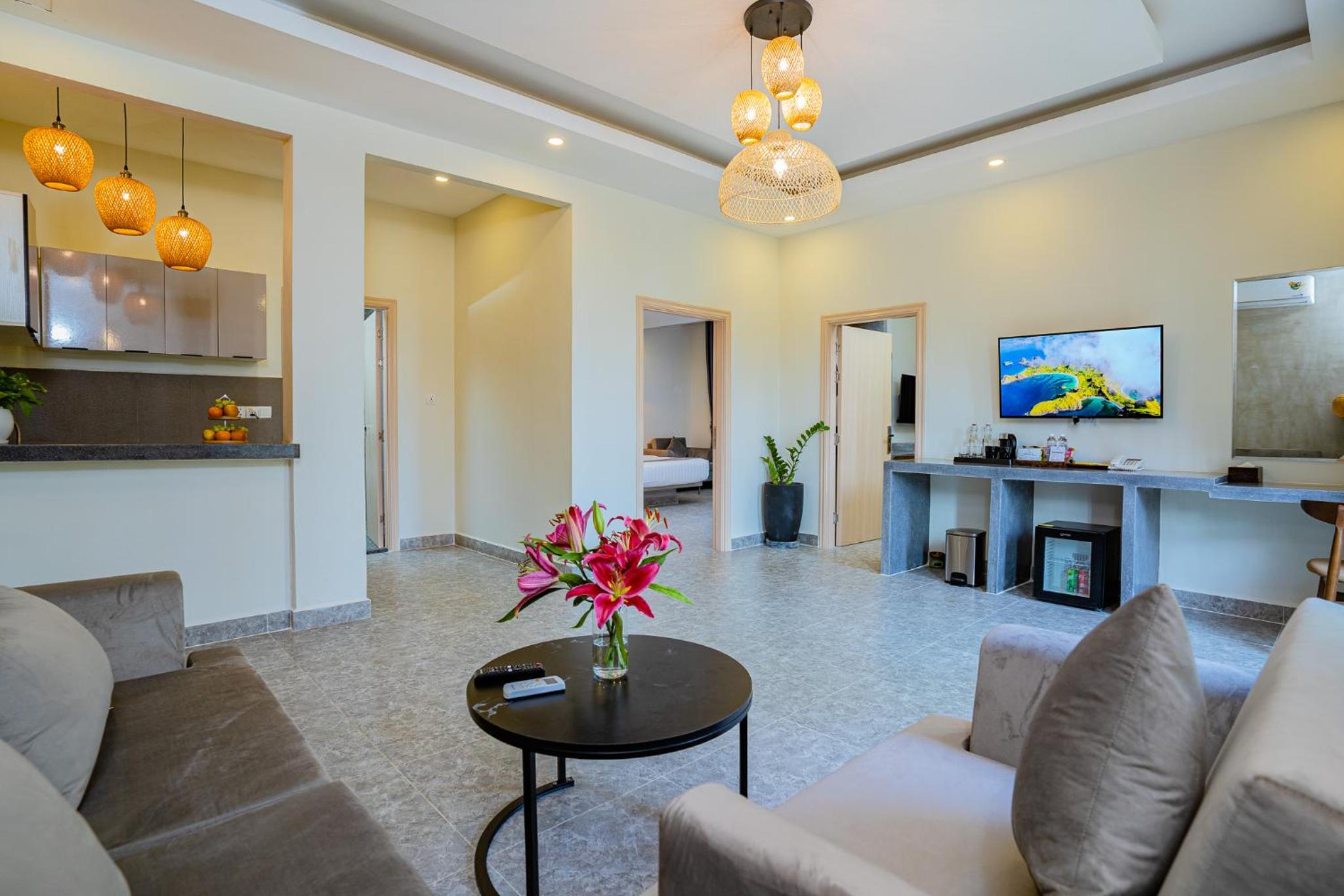  Family Suite with Connecting Room - Photo 1