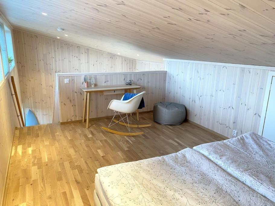 Three-Bedroom House photo 2