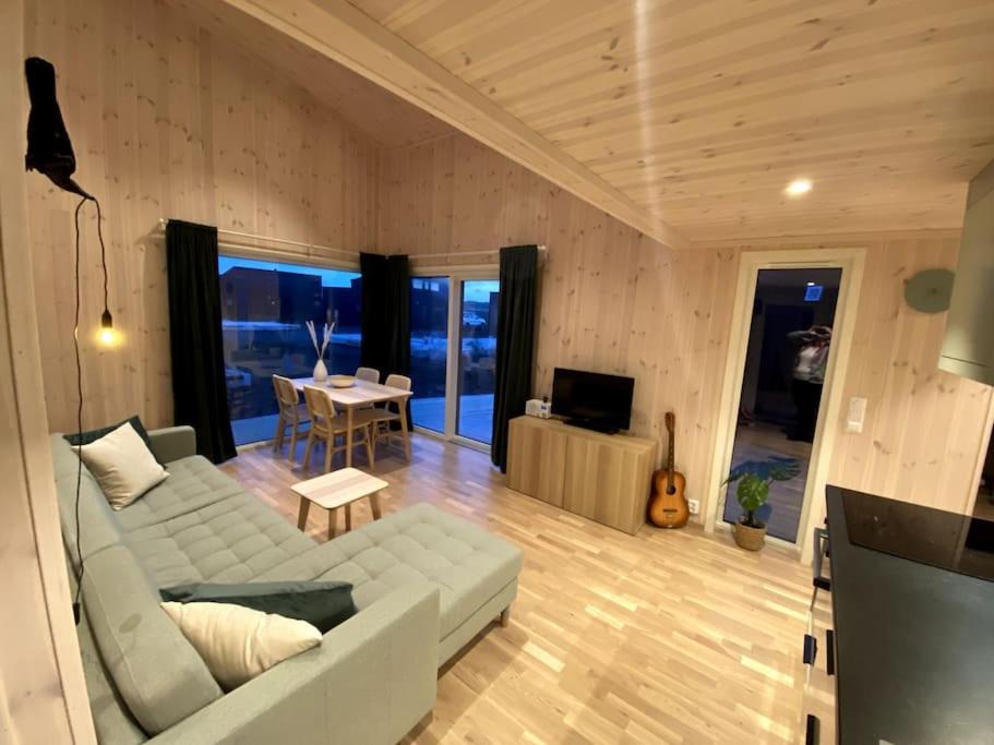 Three-Bedroom House photo 3