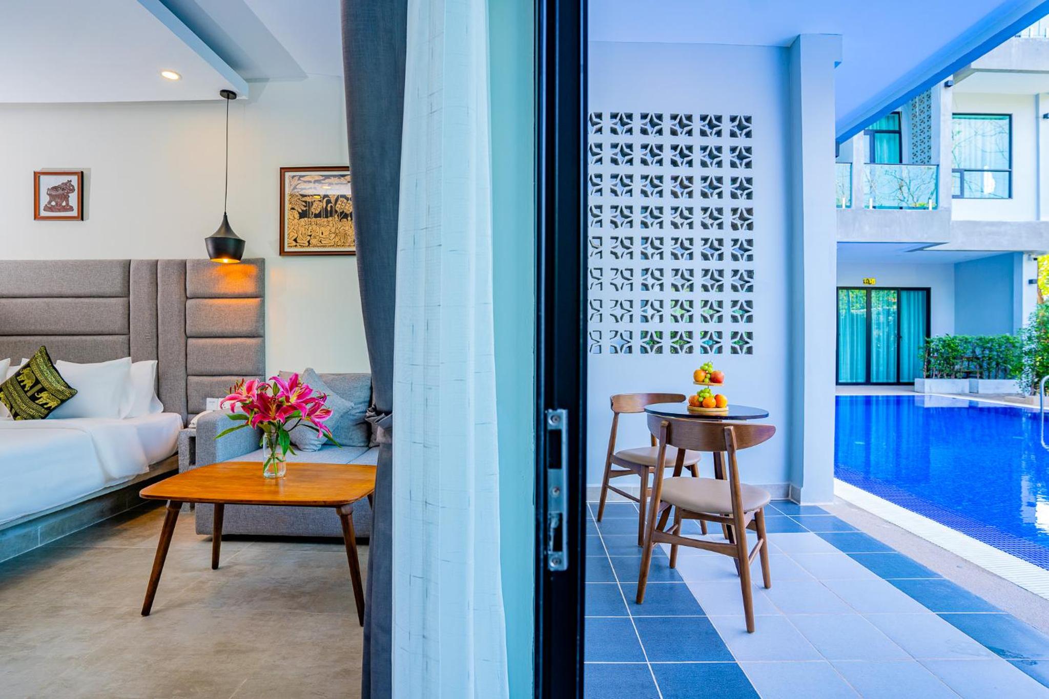 Suite King Pool Access - Photo 6
