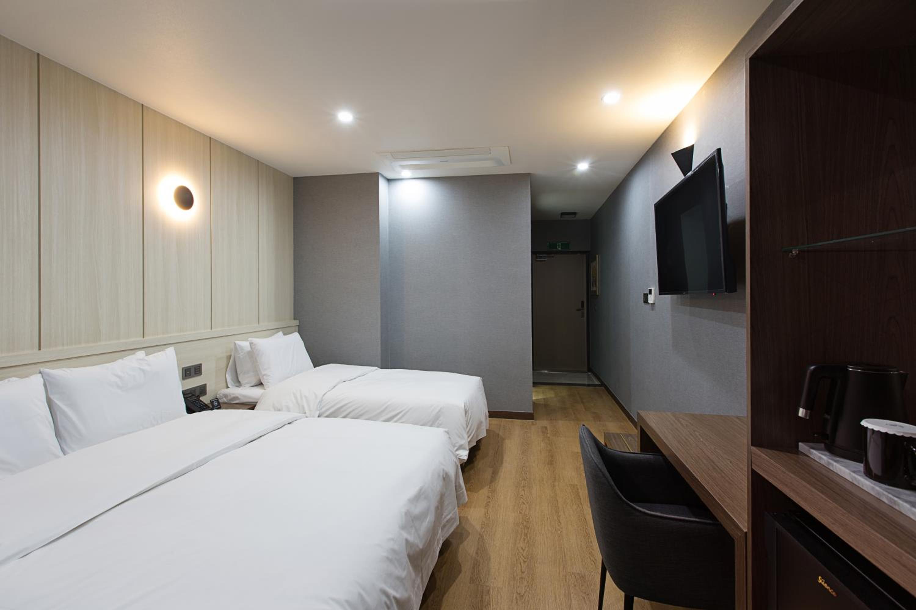 Deluxe Twin Room - Photo 1