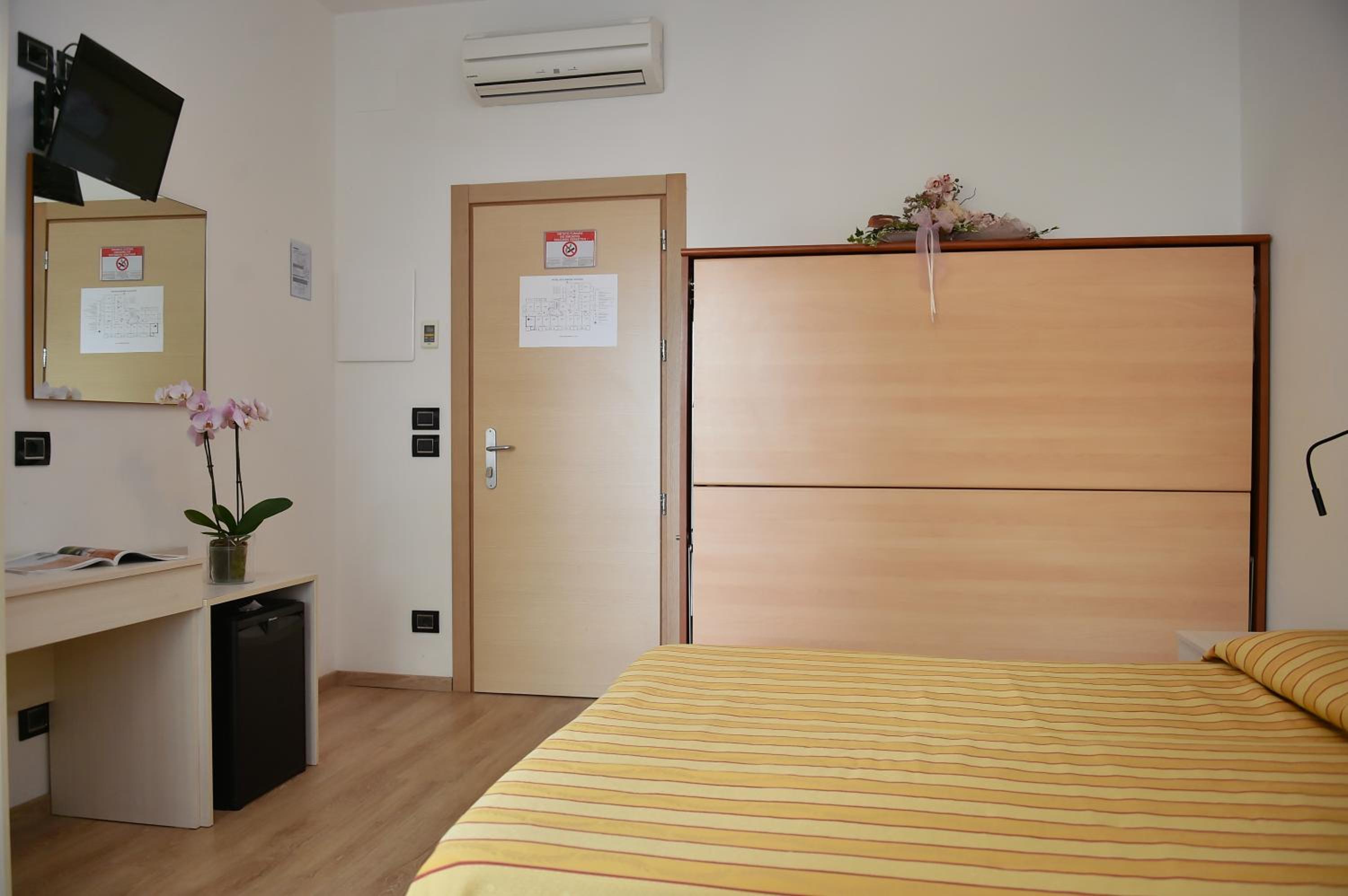 Quadruple Room with Balcony photo 2