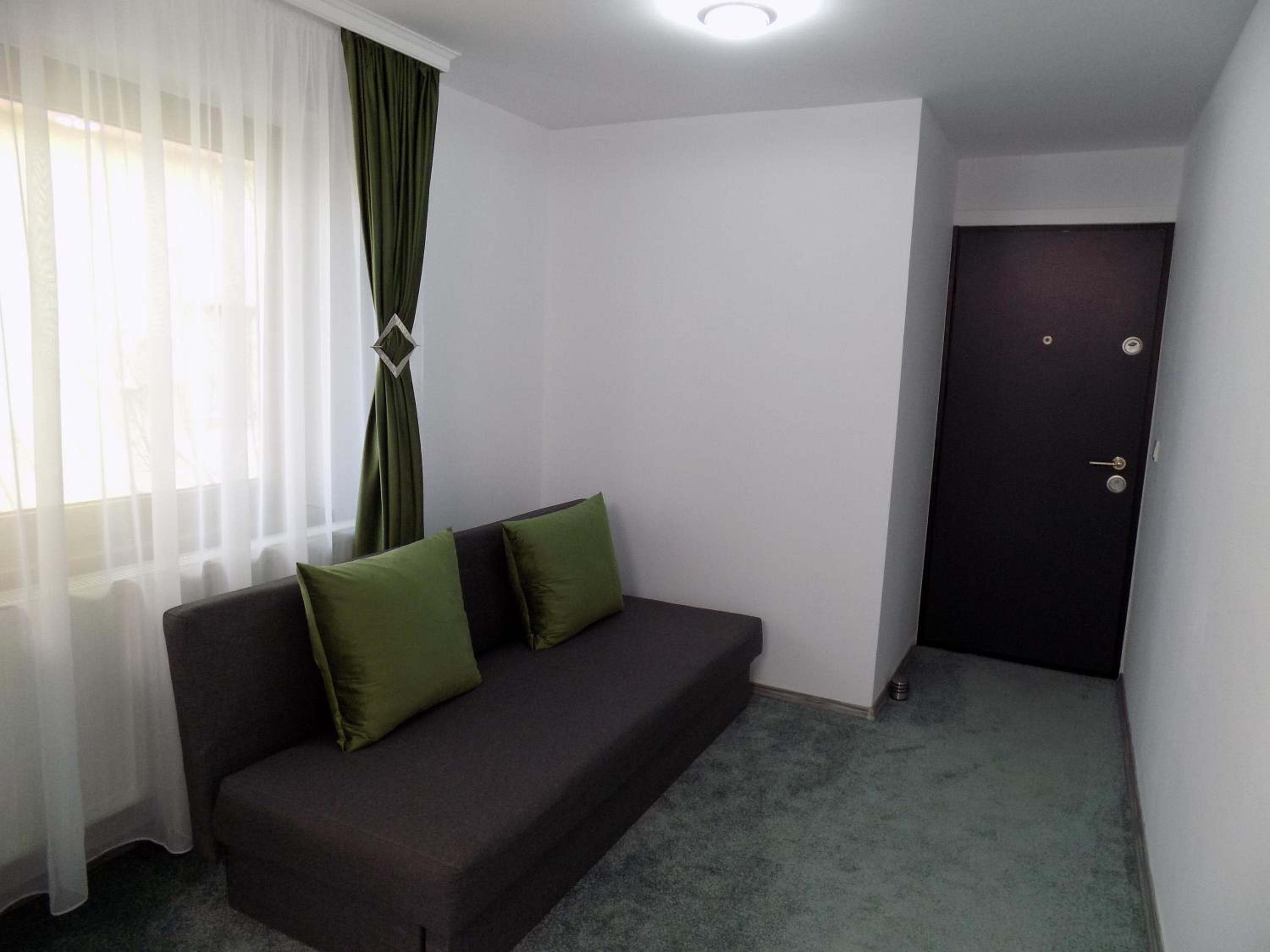 Studio with Balcony - Photo 8