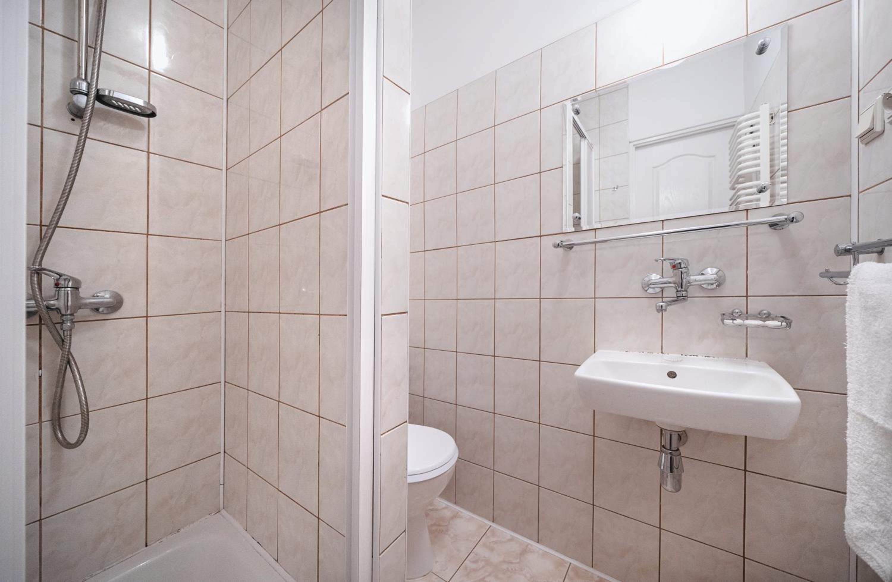 Double Room - Photo 9