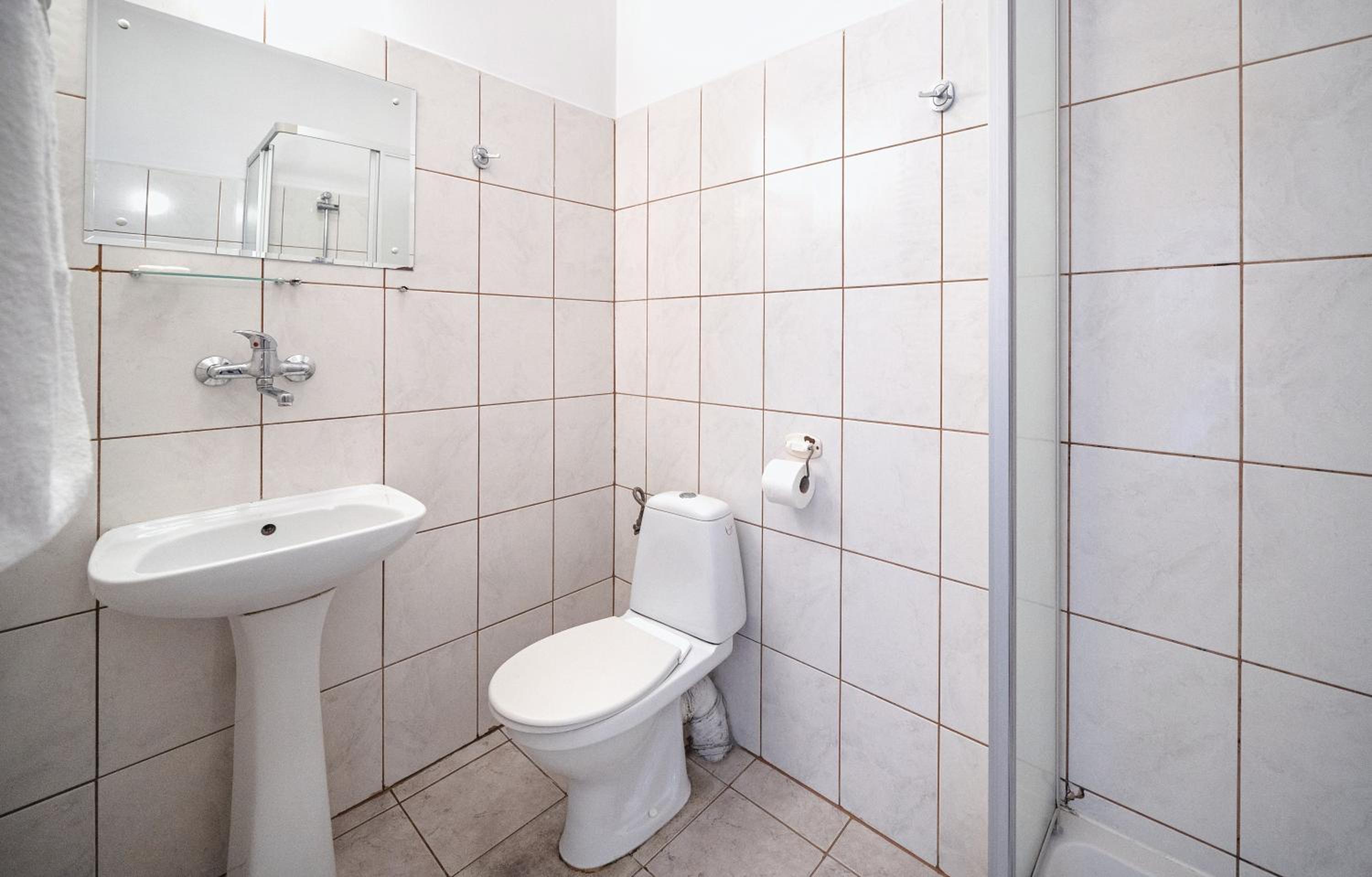 Double Room - Photo 7