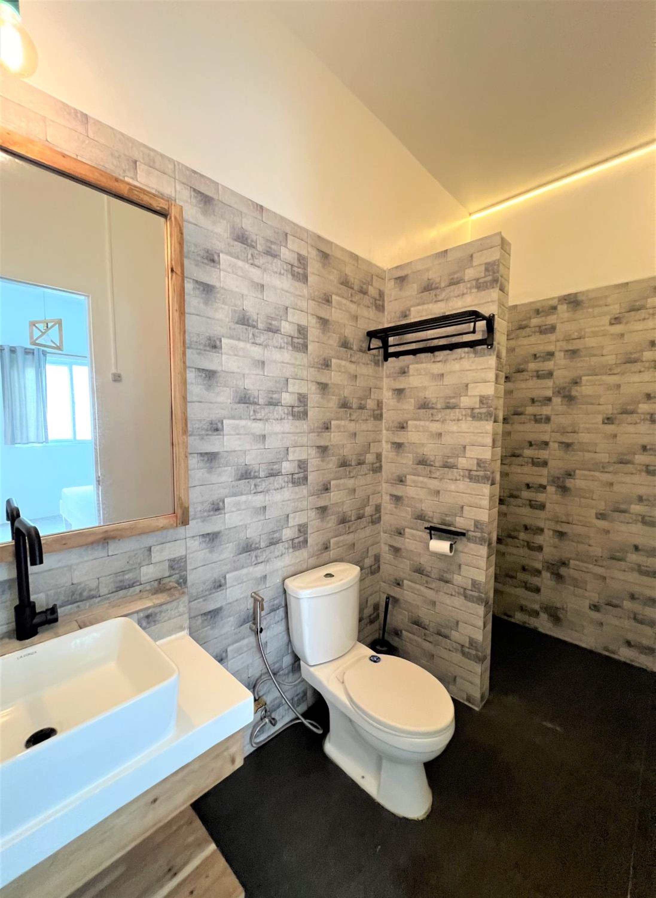 Double Room with Private Bathroom - Photo 4