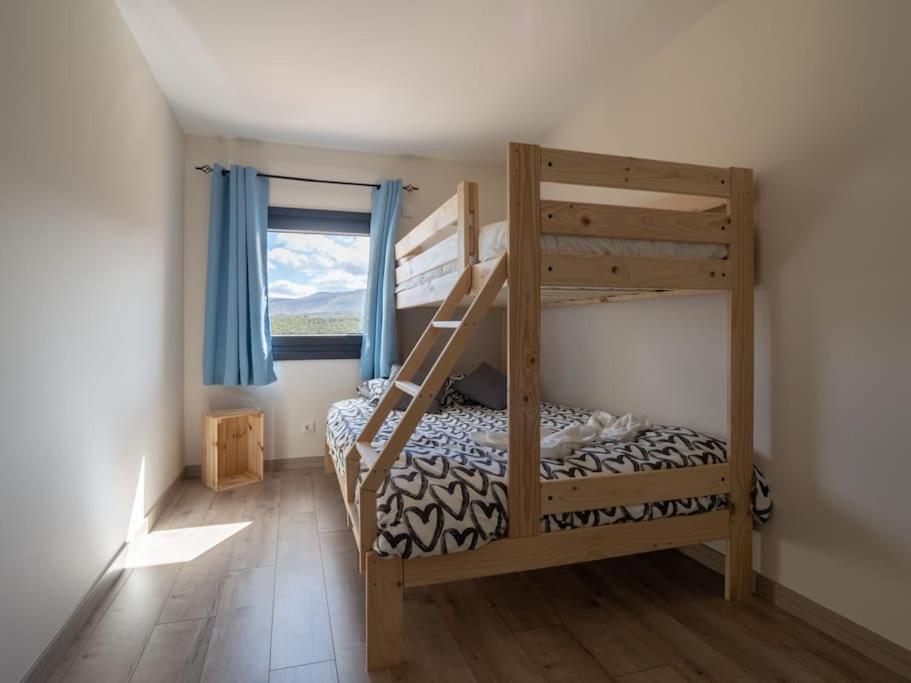 Four-Bedroom House photo 2