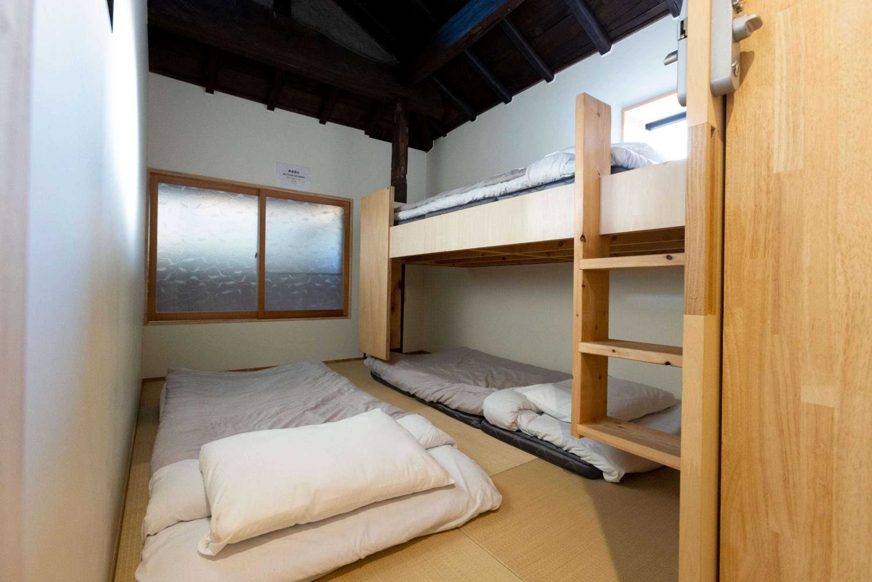 Triple Room with Shared Bathroom photo 1