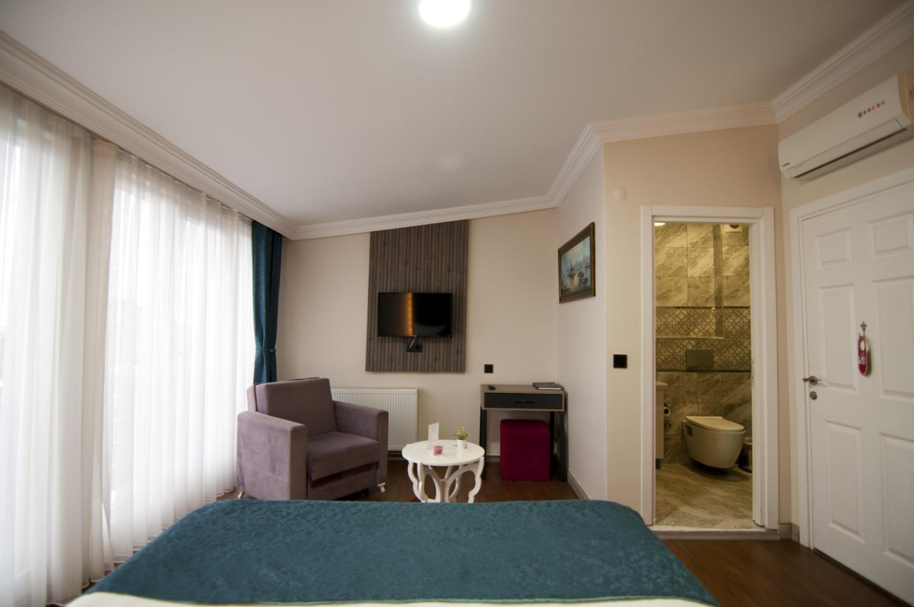Deluxe Triple Room photo 2