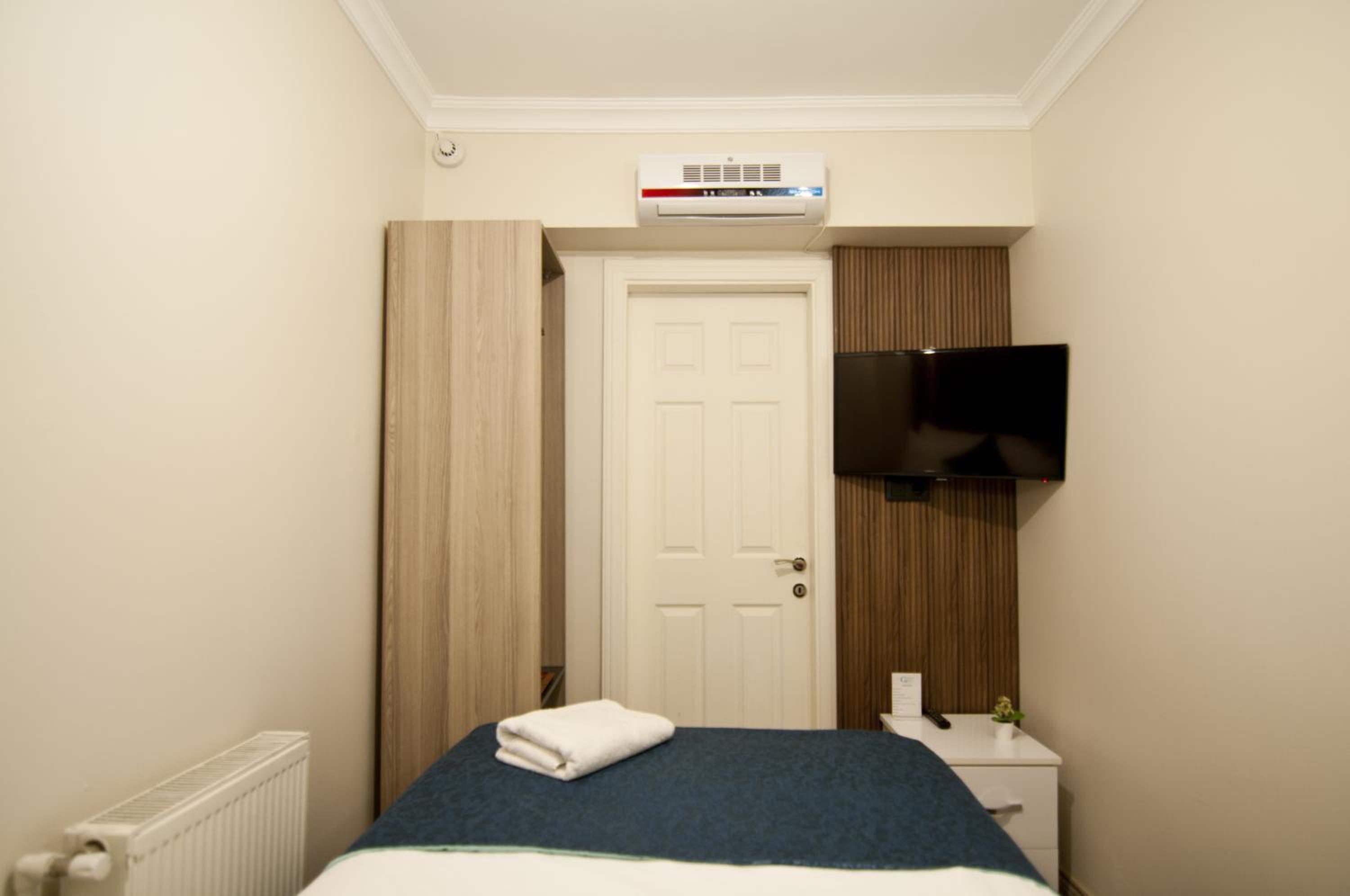 Economy Double Room - Basement Floor photo 3