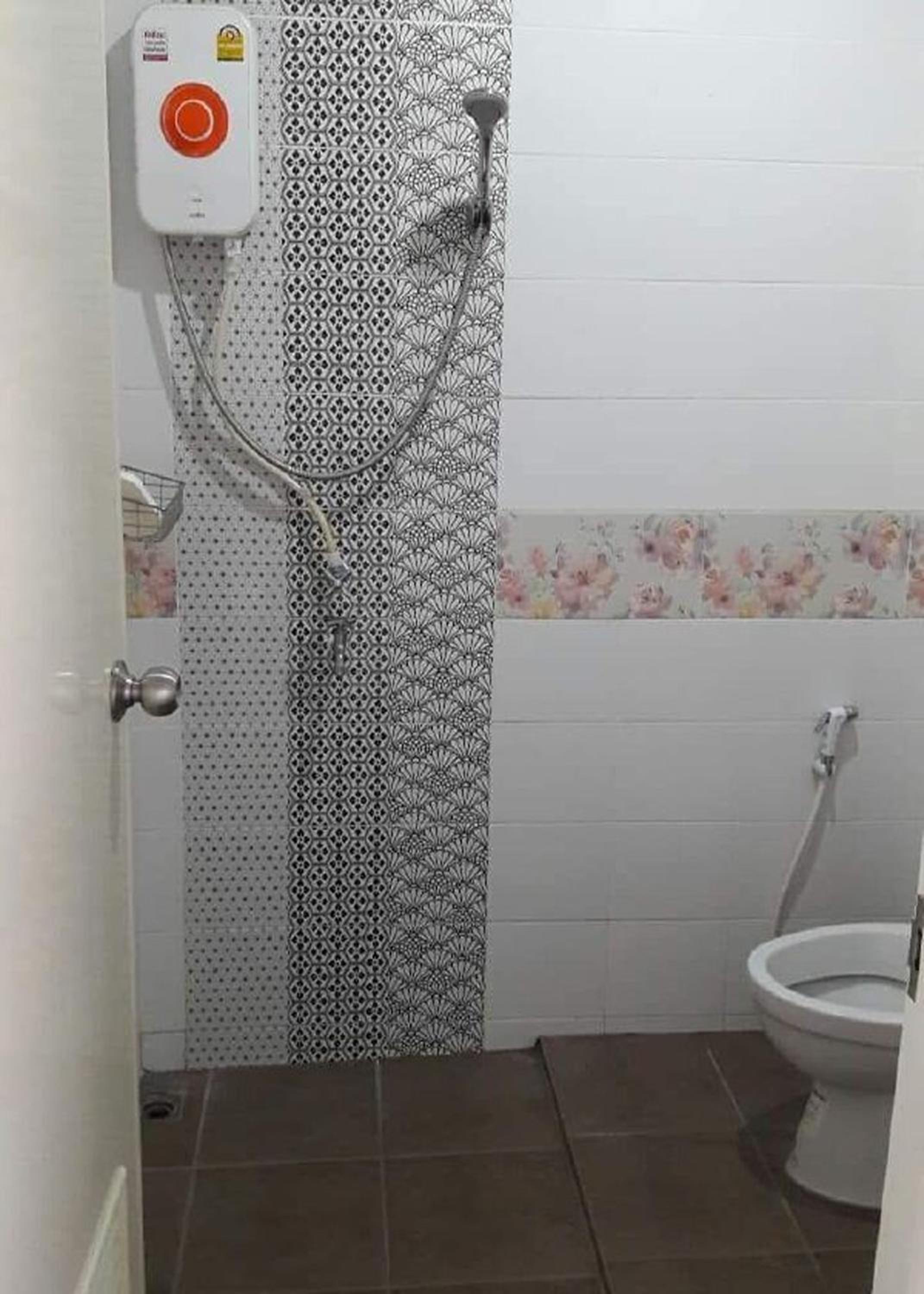 Standard Double Room - Photo 9