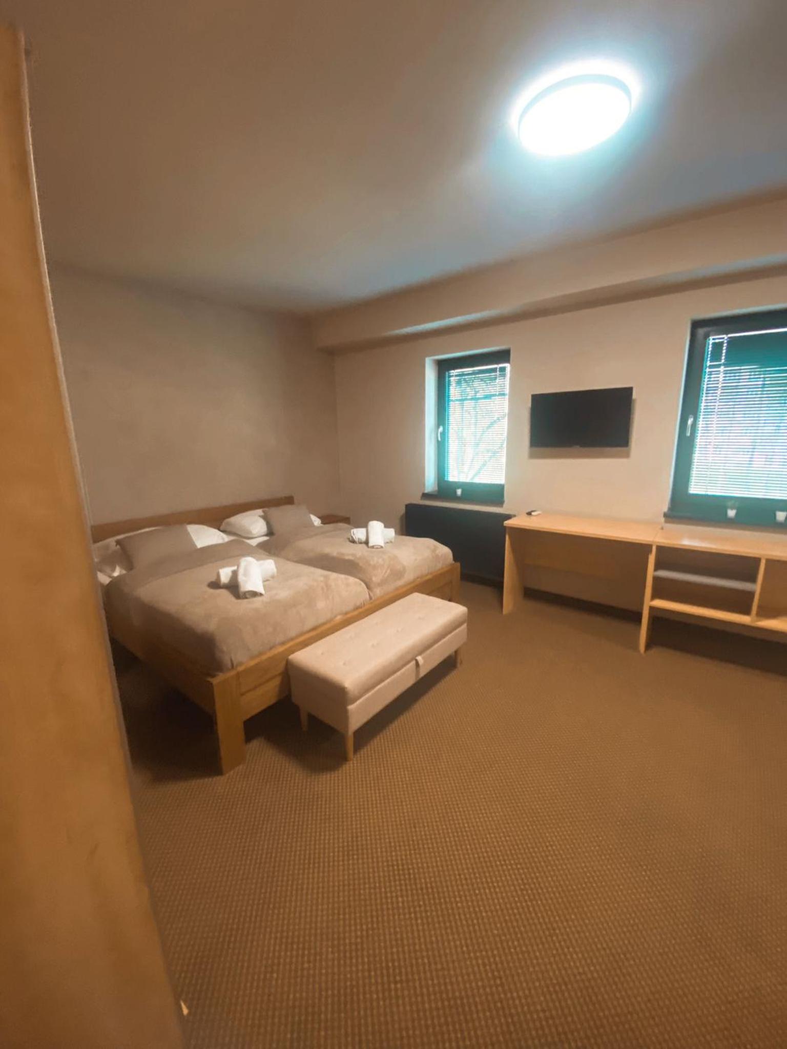 Deluxe Double Room (2 Adults + 1 Child) - Photo 4
