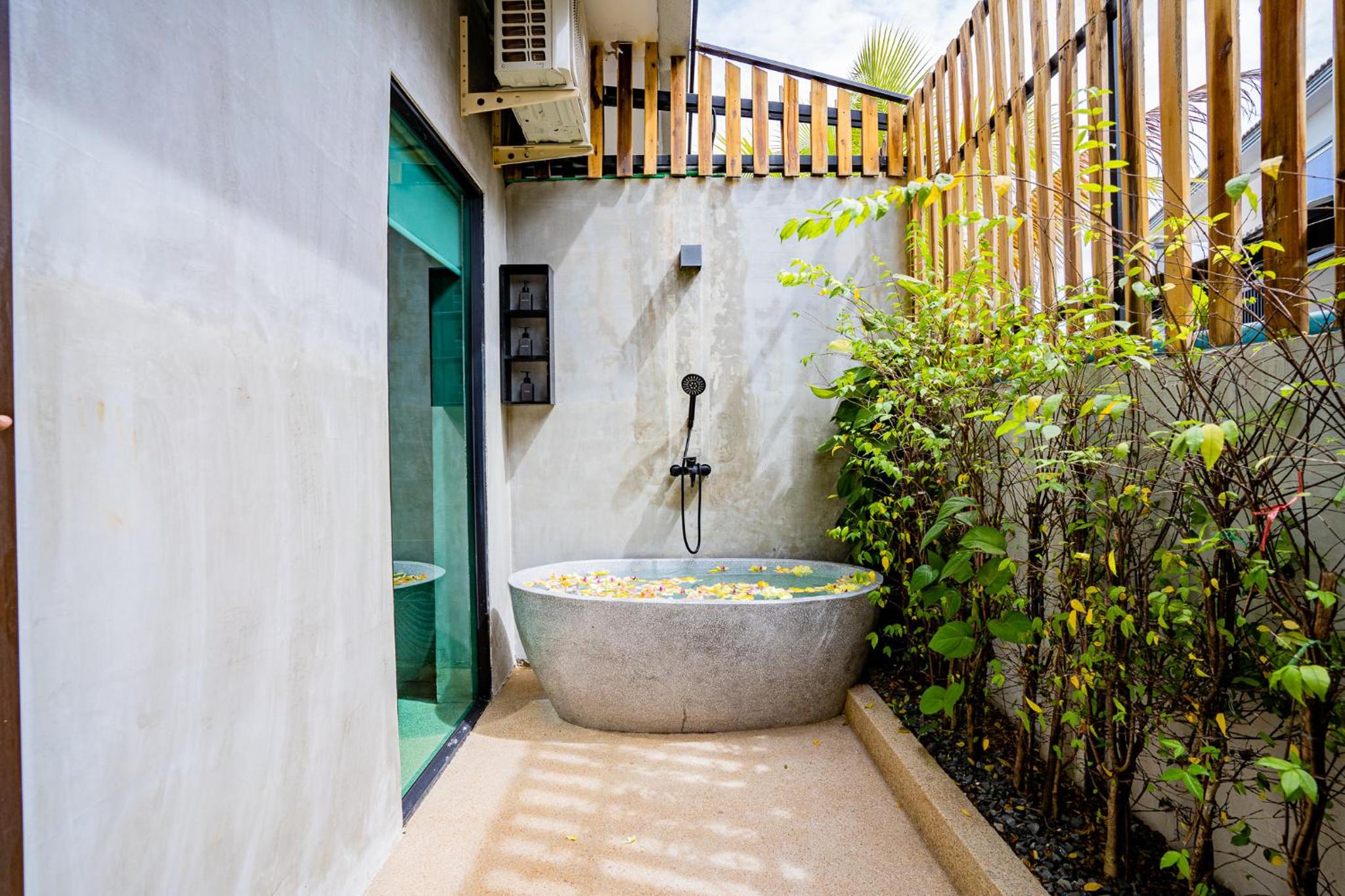 Terrace King Suite with Garden - Photo 6