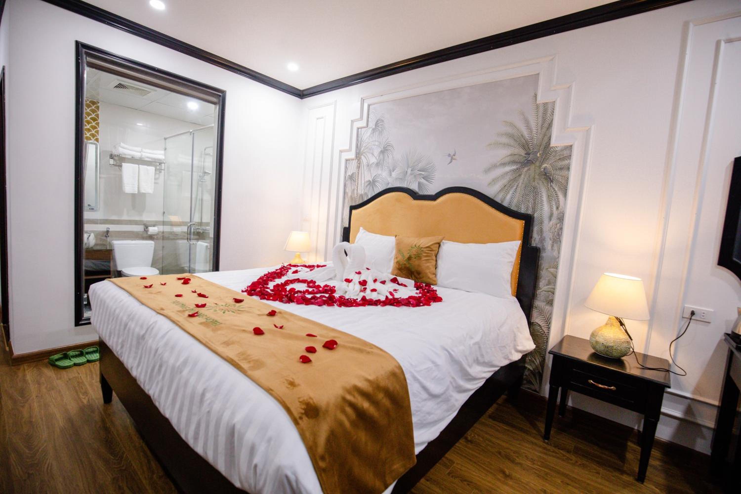 Deluxe King Room - Photo 3